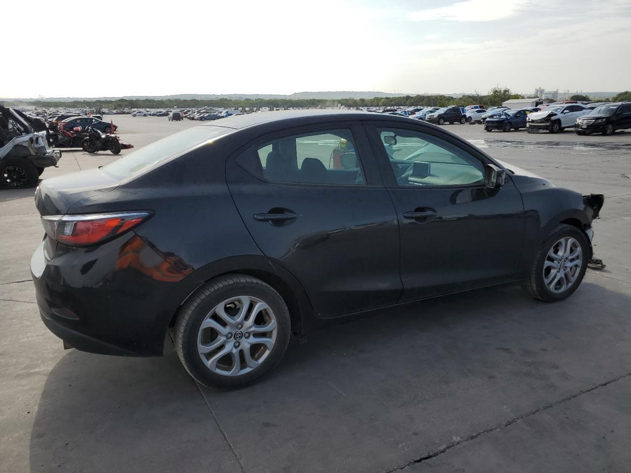 Photo 2 VIN: 3MYDLBZV9GY129360 - SCION IA 