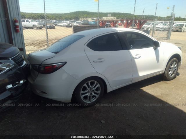 Photo 3 VIN: 3MYDLBZV9GY142867 - SCION IA 