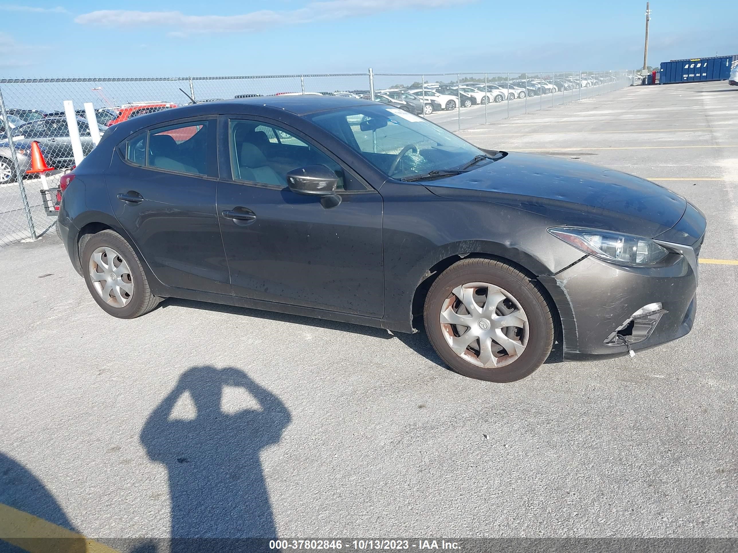 Photo 12 VIN: 3MZBM1J73GM290933 - MAZDA 3 