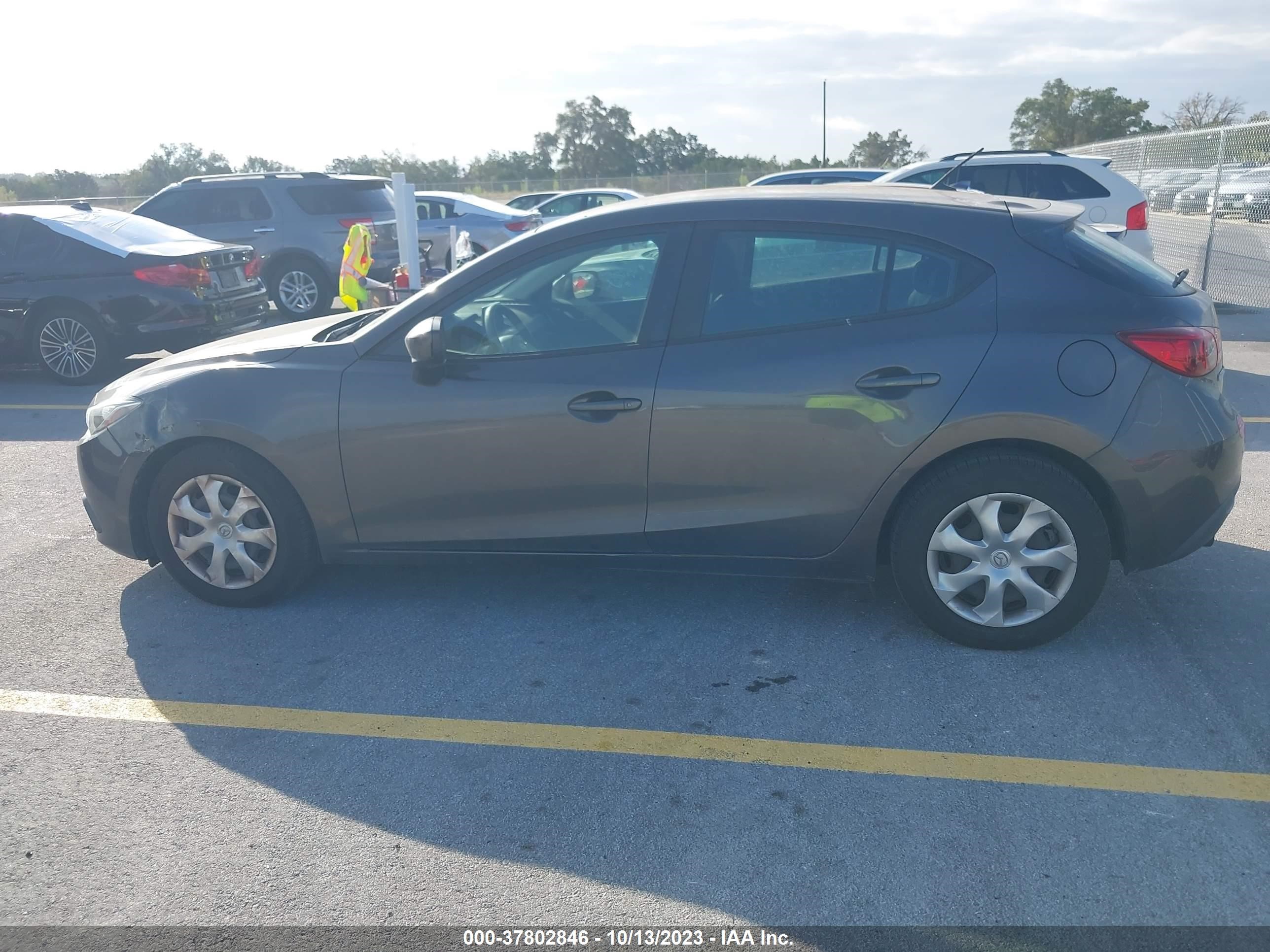 Photo 13 VIN: 3MZBM1J73GM290933 - MAZDA 3 