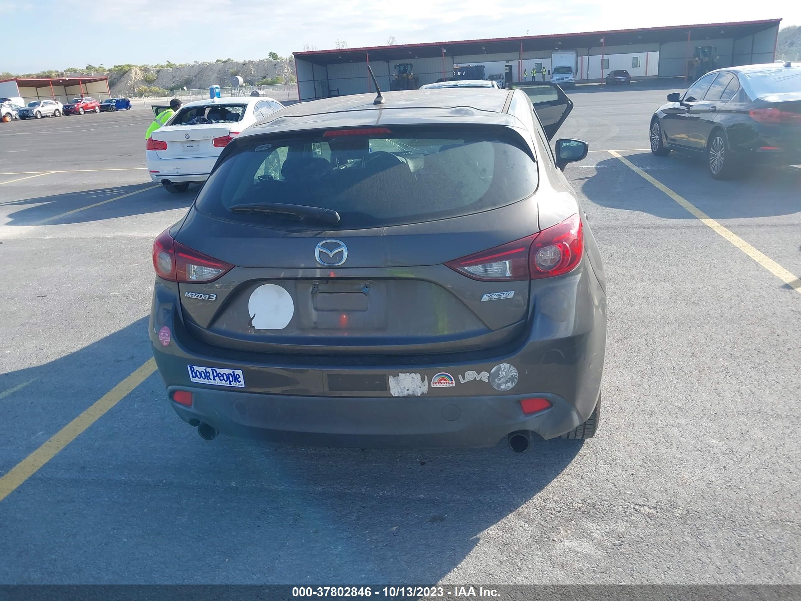 Photo 15 VIN: 3MZBM1J73GM290933 - MAZDA 3 