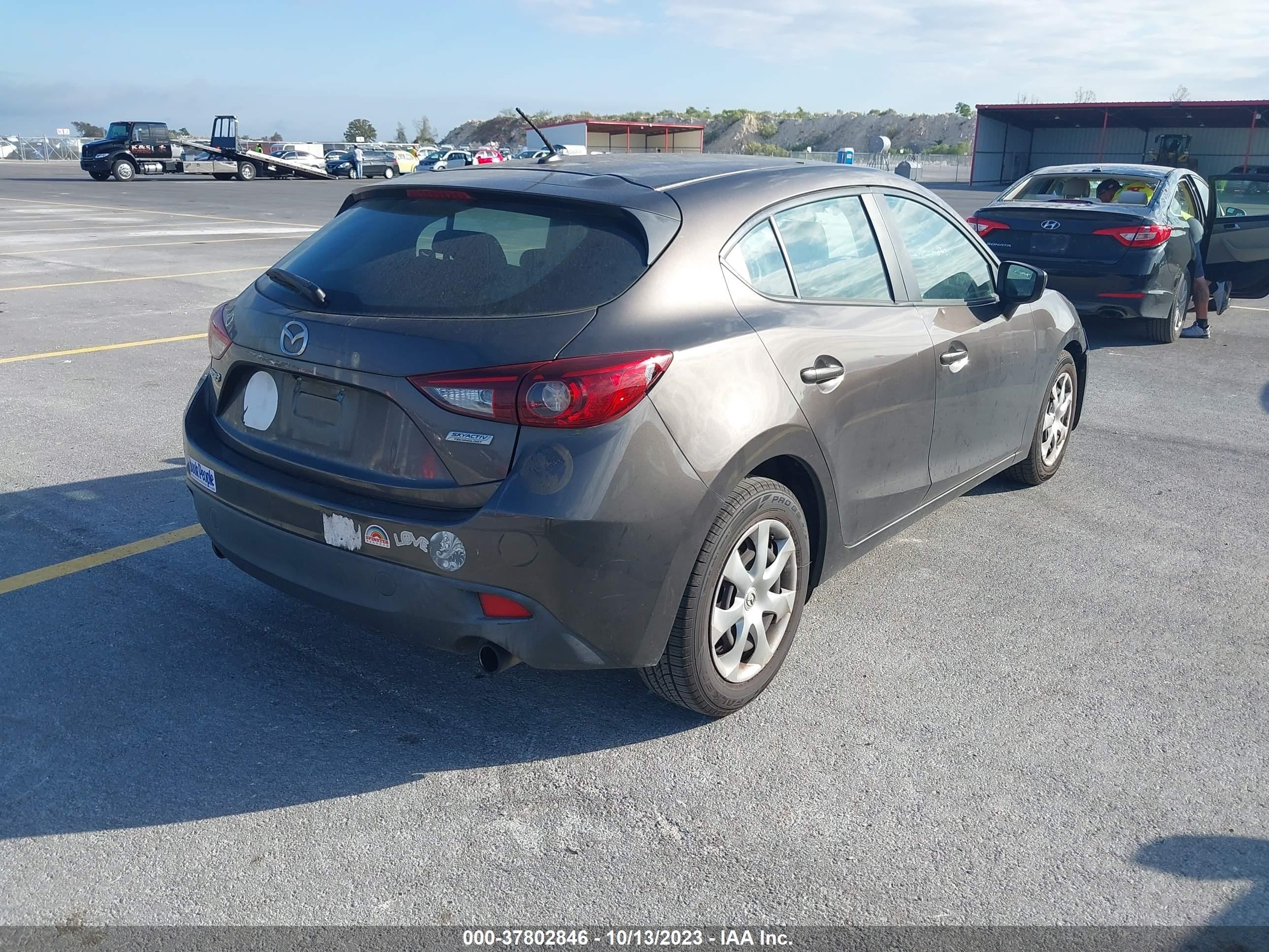 Photo 3 VIN: 3MZBM1J73GM290933 - MAZDA 3 