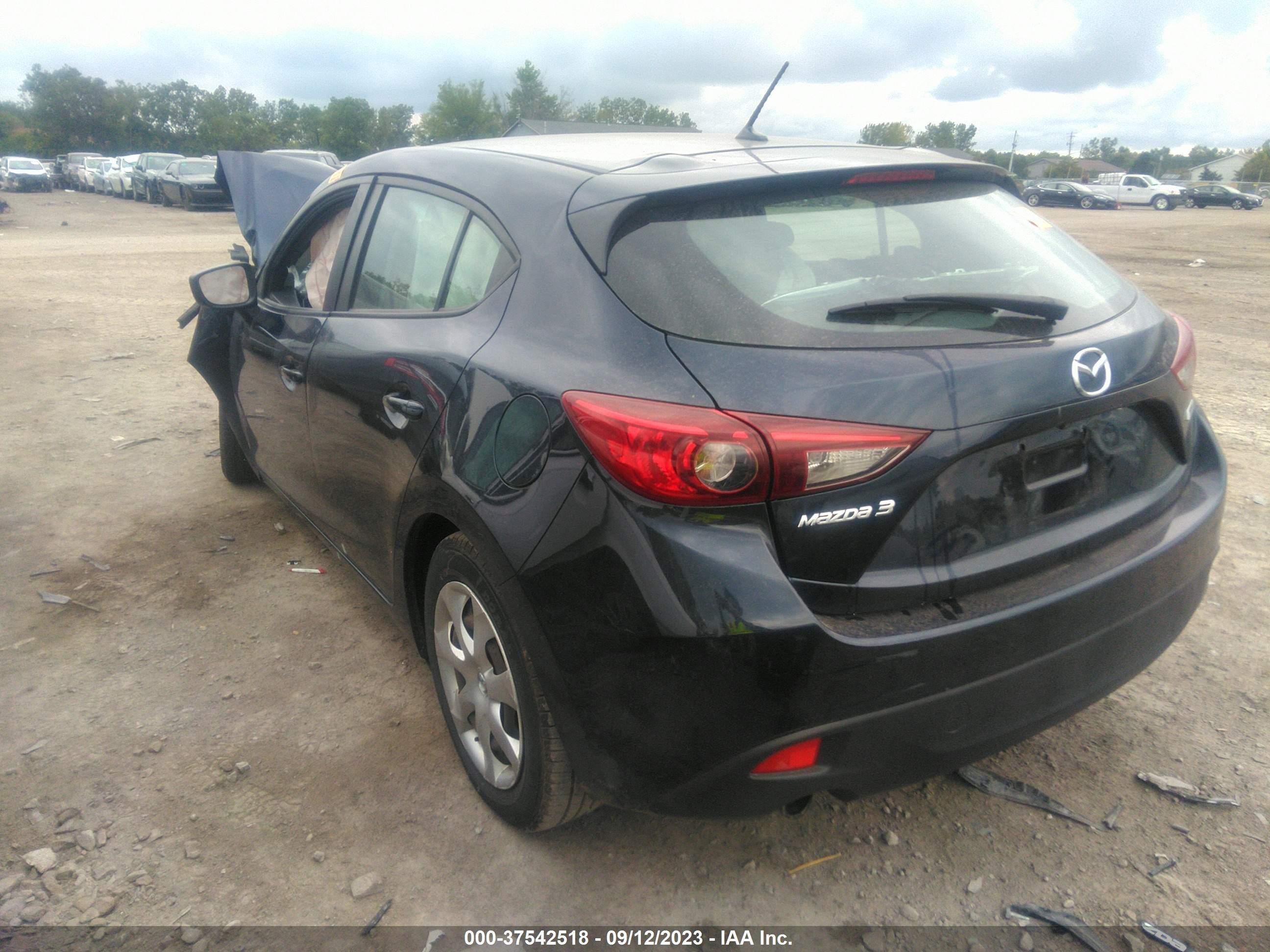 Photo 2 VIN: 3MZBM1J7XGM300292 - MAZDA 3 