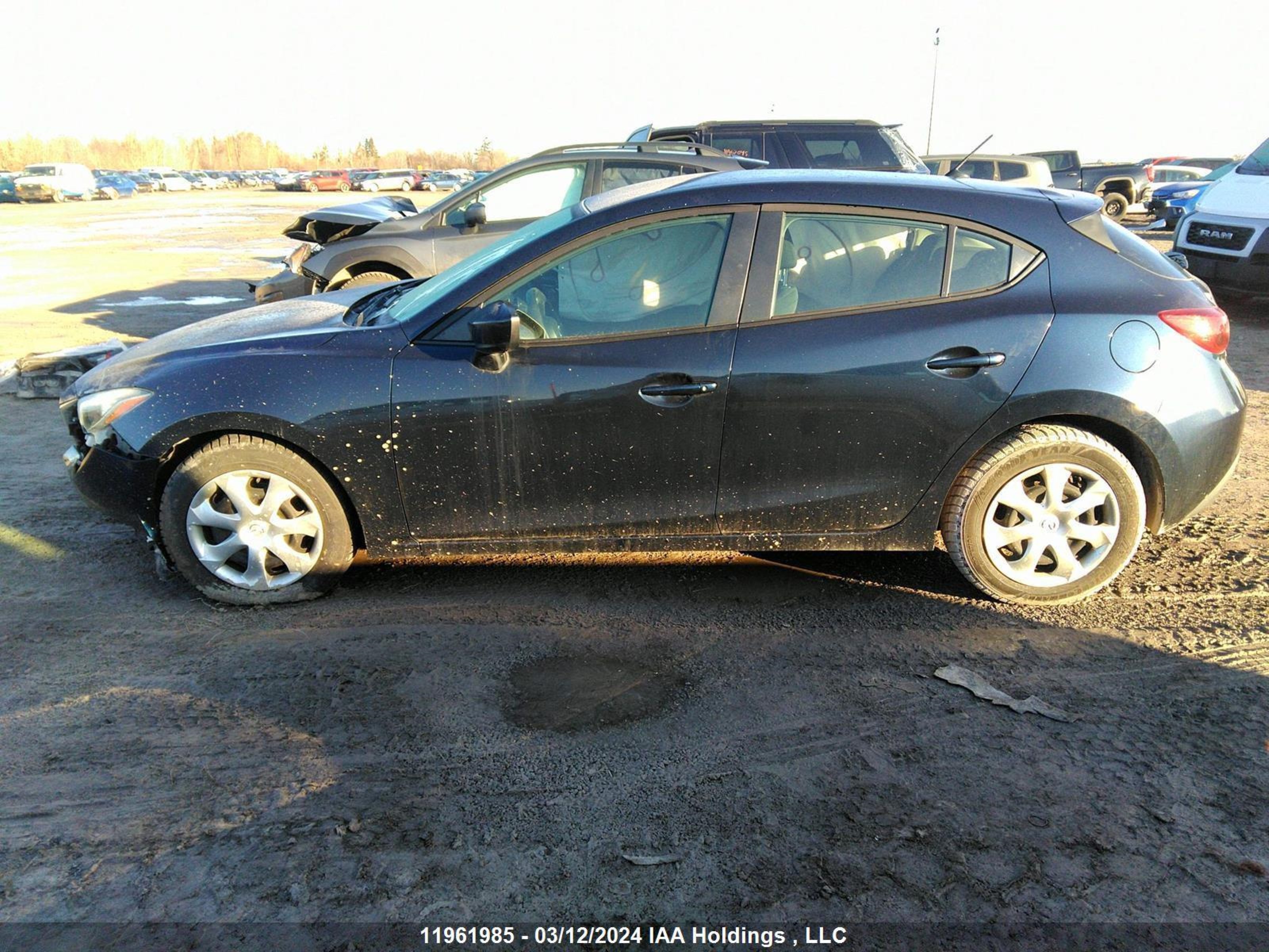 Photo 12 VIN: 3MZBM1K70FM215037 - MAZDA 3 