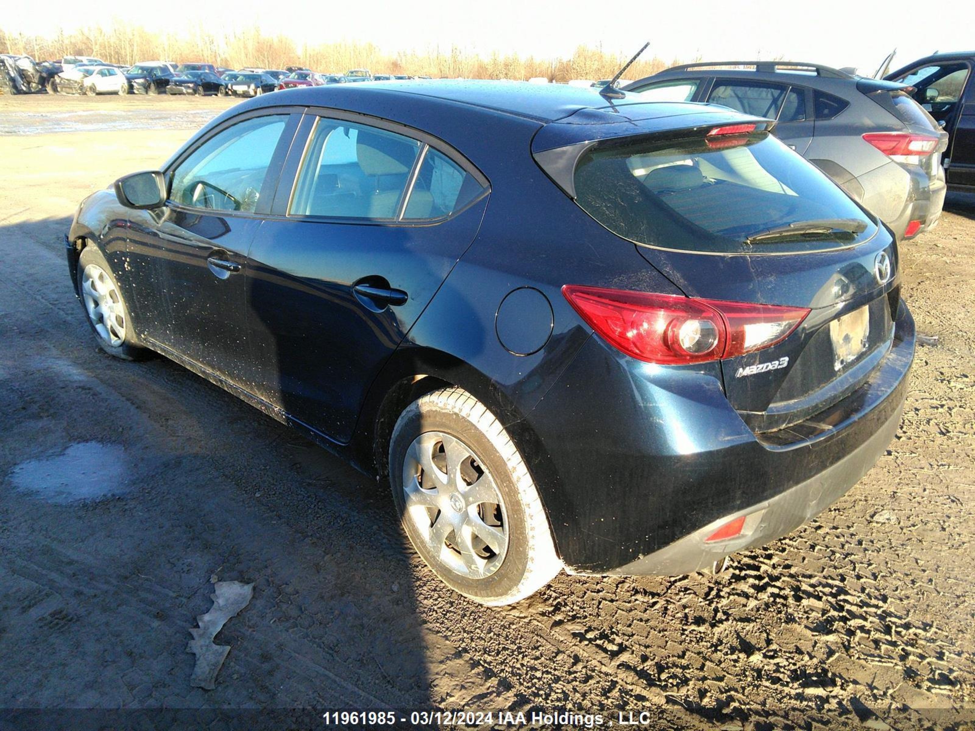 Photo 2 VIN: 3MZBM1K70FM215037 - MAZDA 3 