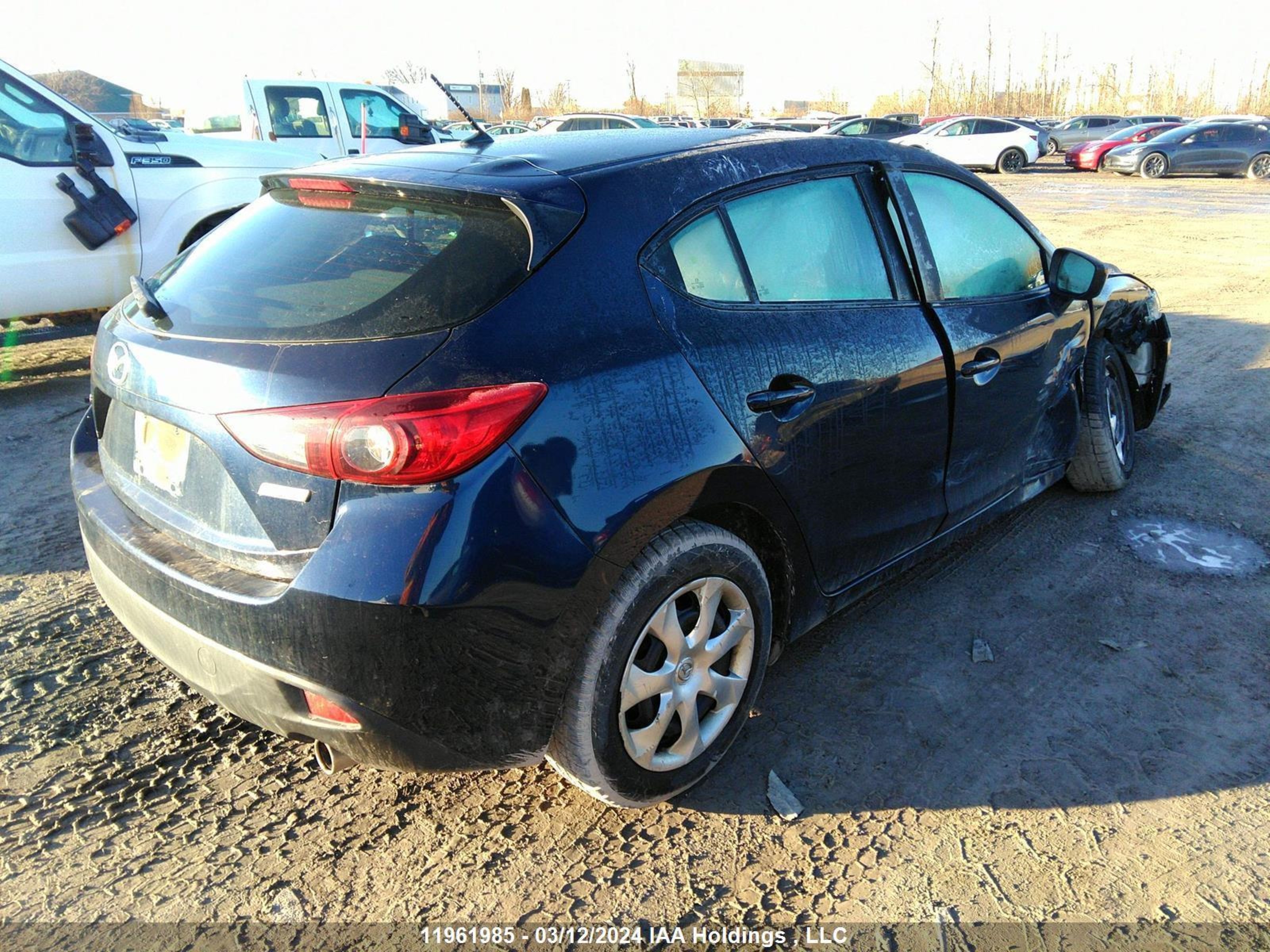 Photo 3 VIN: 3MZBM1K70FM215037 - MAZDA 3 