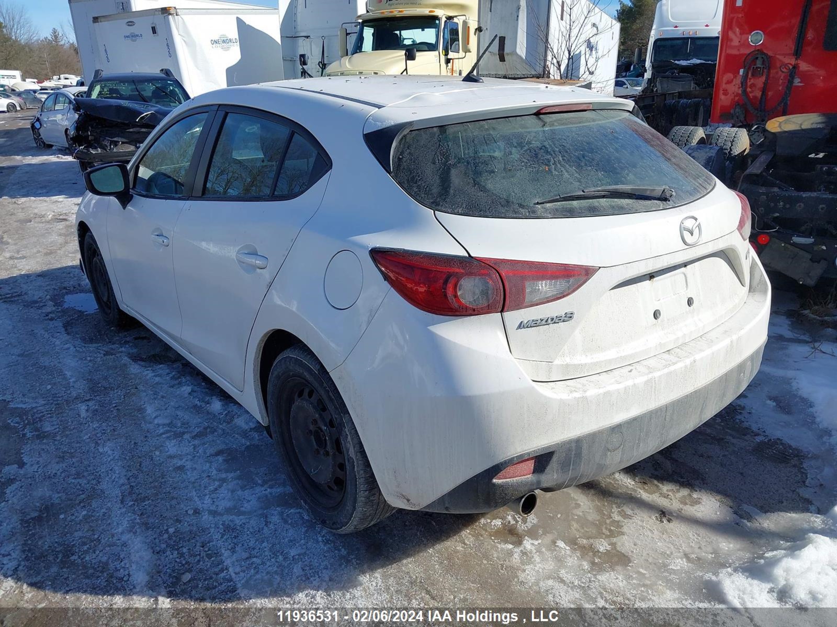 Photo 2 VIN: 3MZBM1K70FM221923 - MAZDA 3 