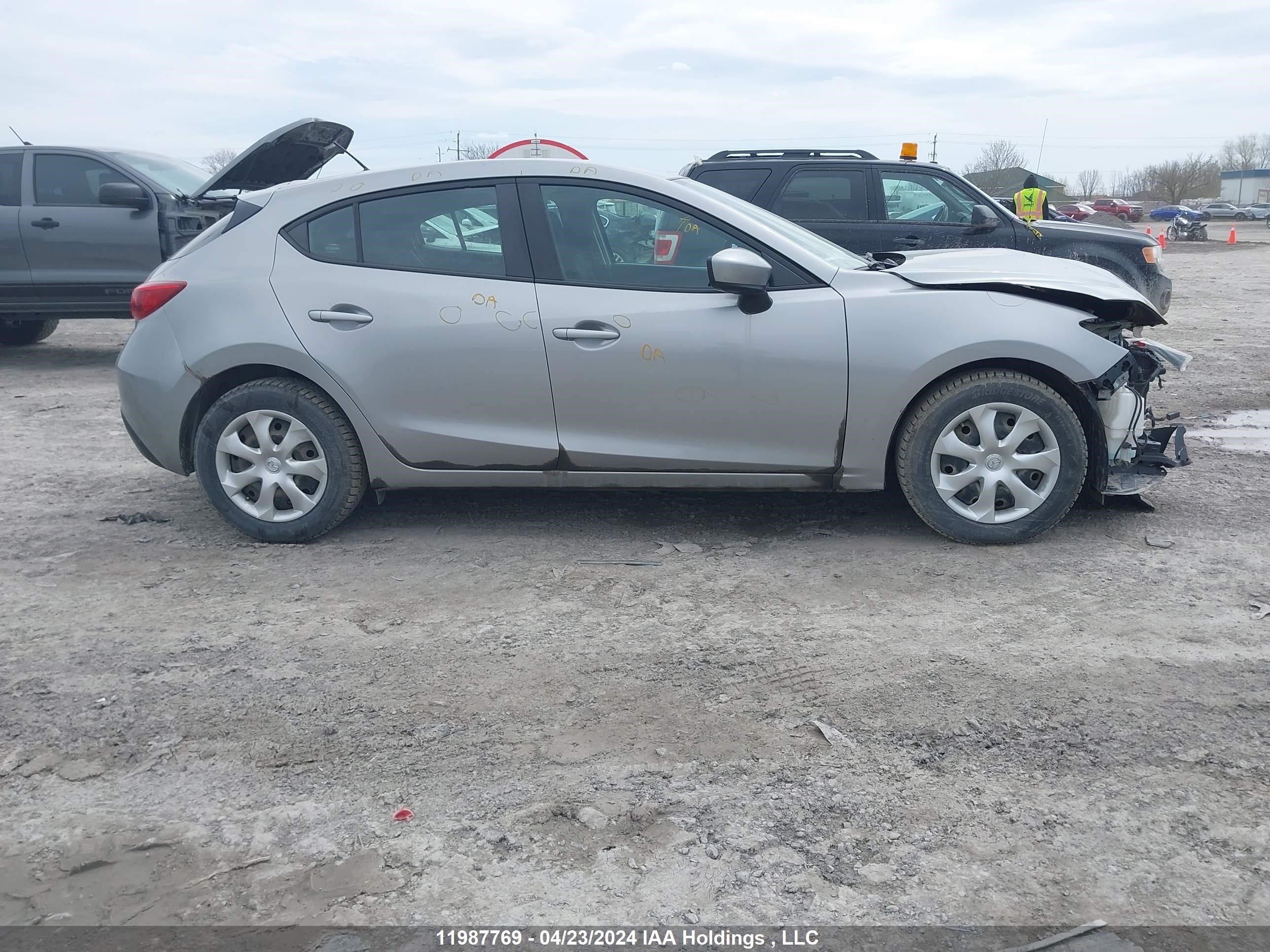 Photo 13 VIN: 3MZBM1K77GM306646 - MAZDA 3 