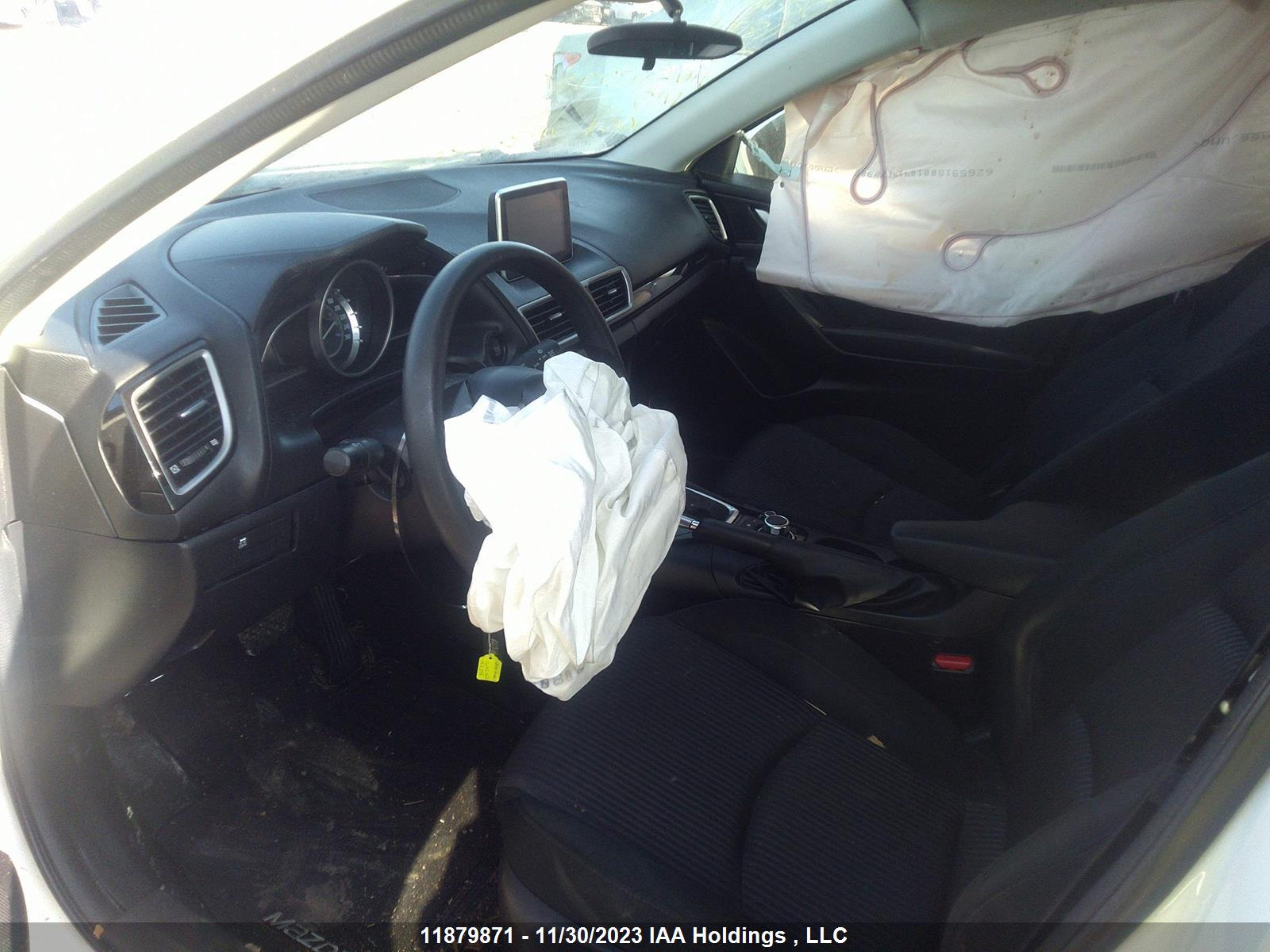 Photo 4 VIN: 3MZBM1L70FM183298 - MAZDA 3 