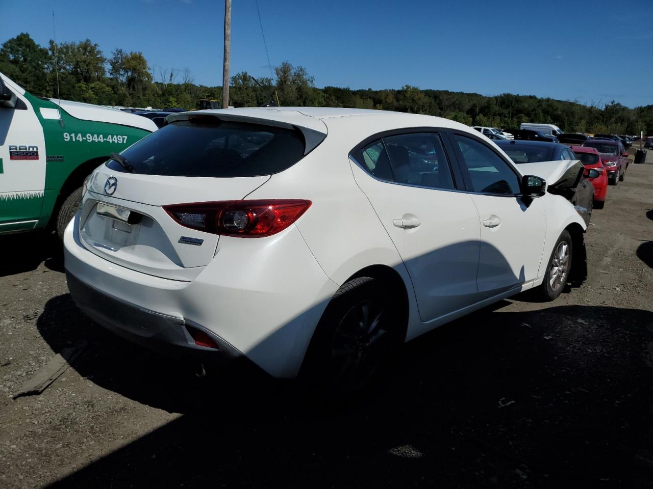 Photo 2 VIN: 3MZBM1L71FM184394 - MAZDA 3 