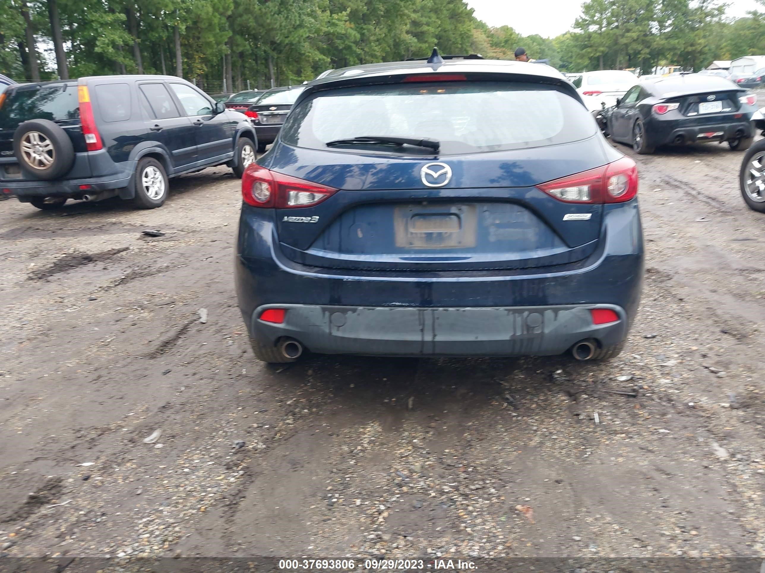 Photo 15 VIN: 3MZBM1L71FM185349 - MAZDA MAZDA3 