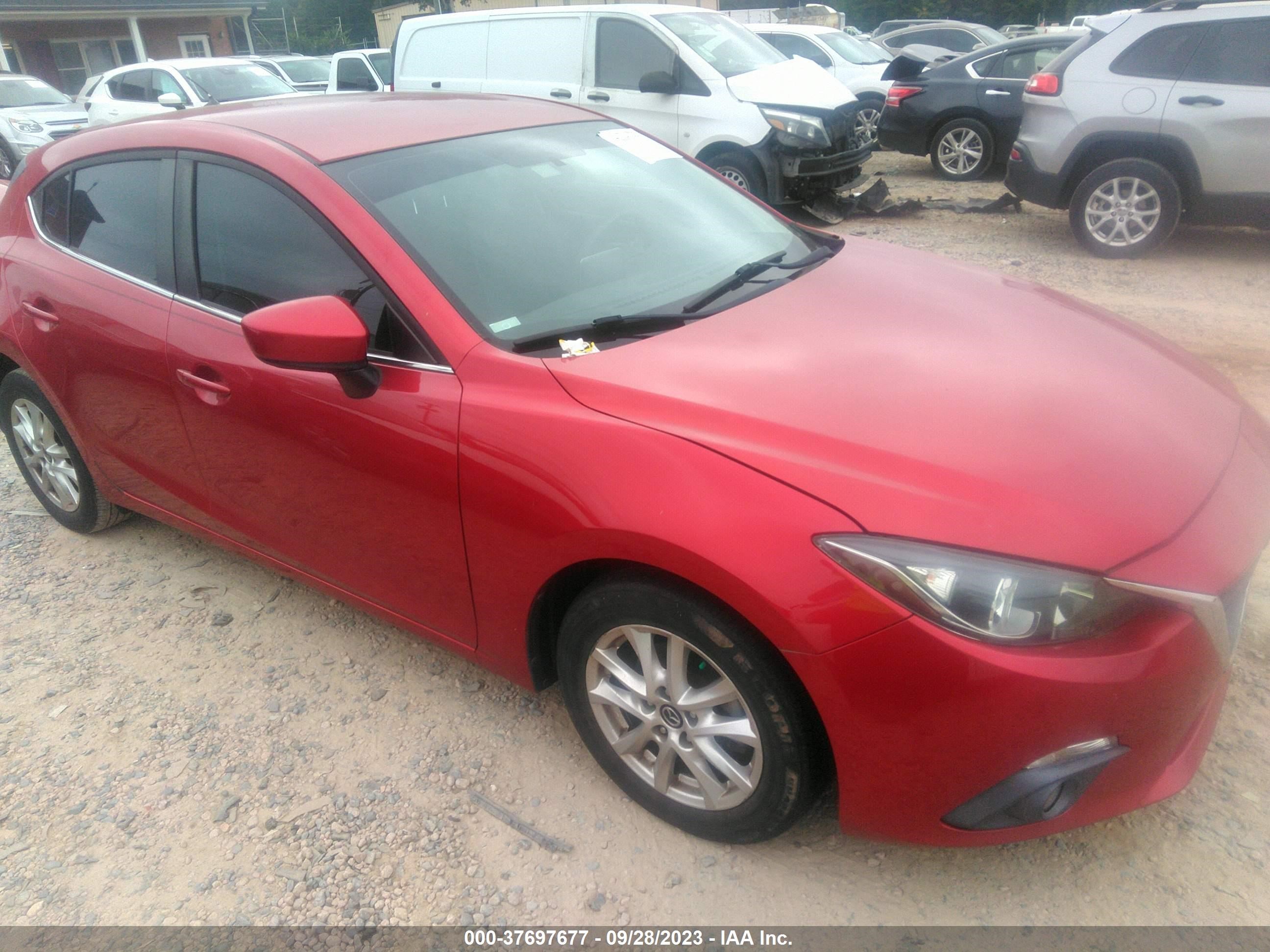 Photo 0 VIN: 3MZBM1L75FM186441 - MAZDA 3 