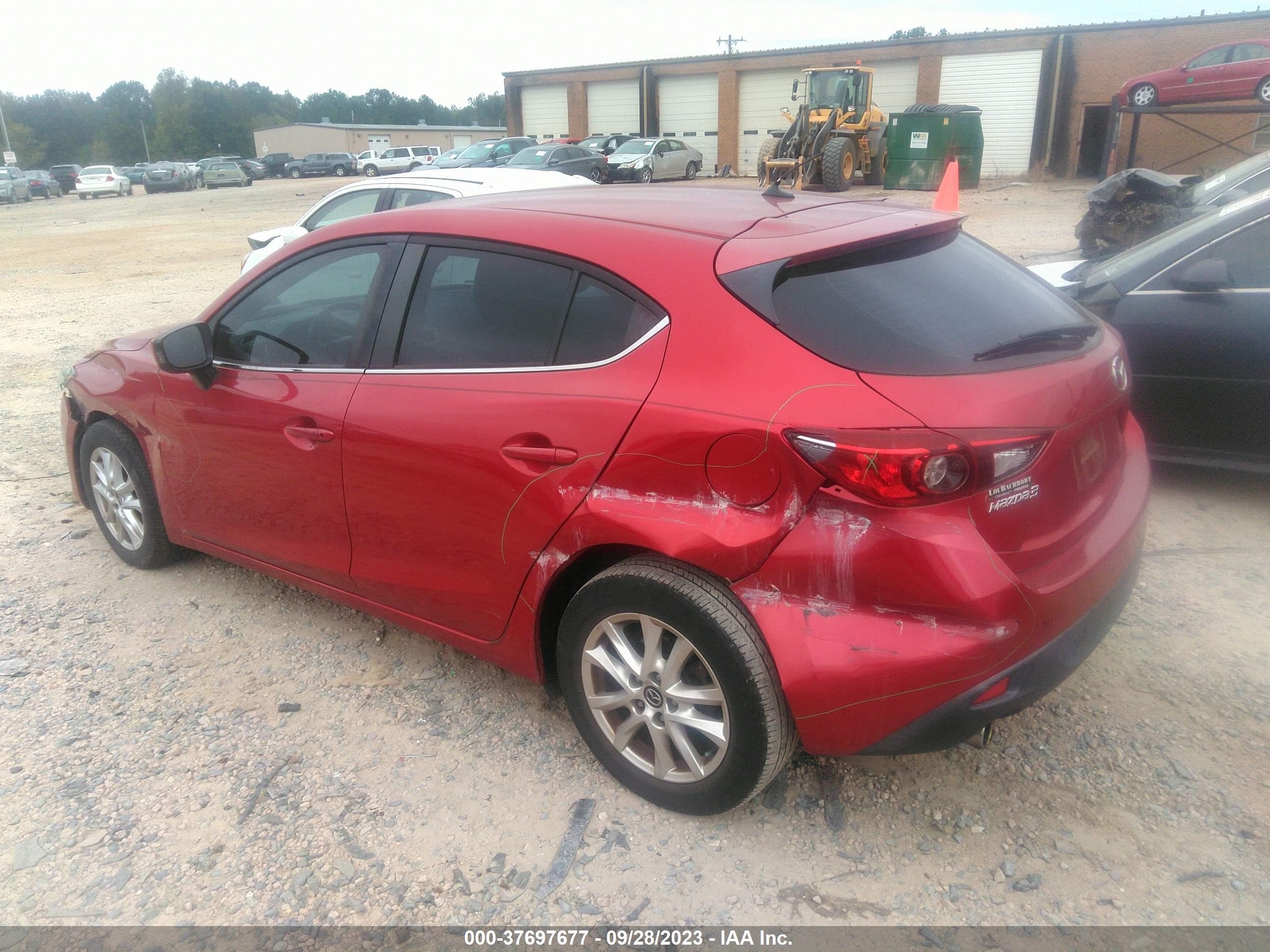 Photo 2 VIN: 3MZBM1L75FM186441 - MAZDA 3 