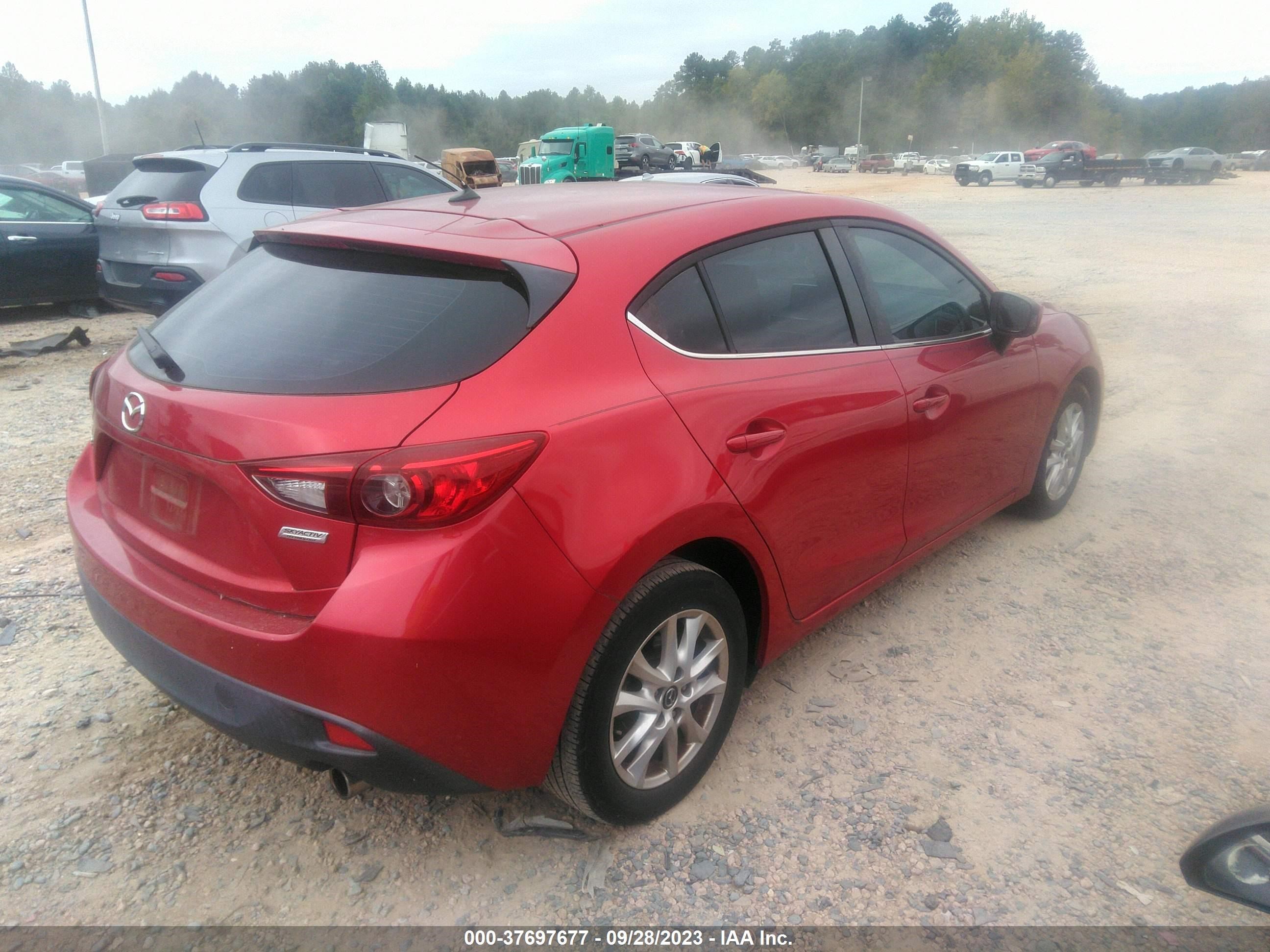 Photo 3 VIN: 3MZBM1L75FM186441 - MAZDA 3 