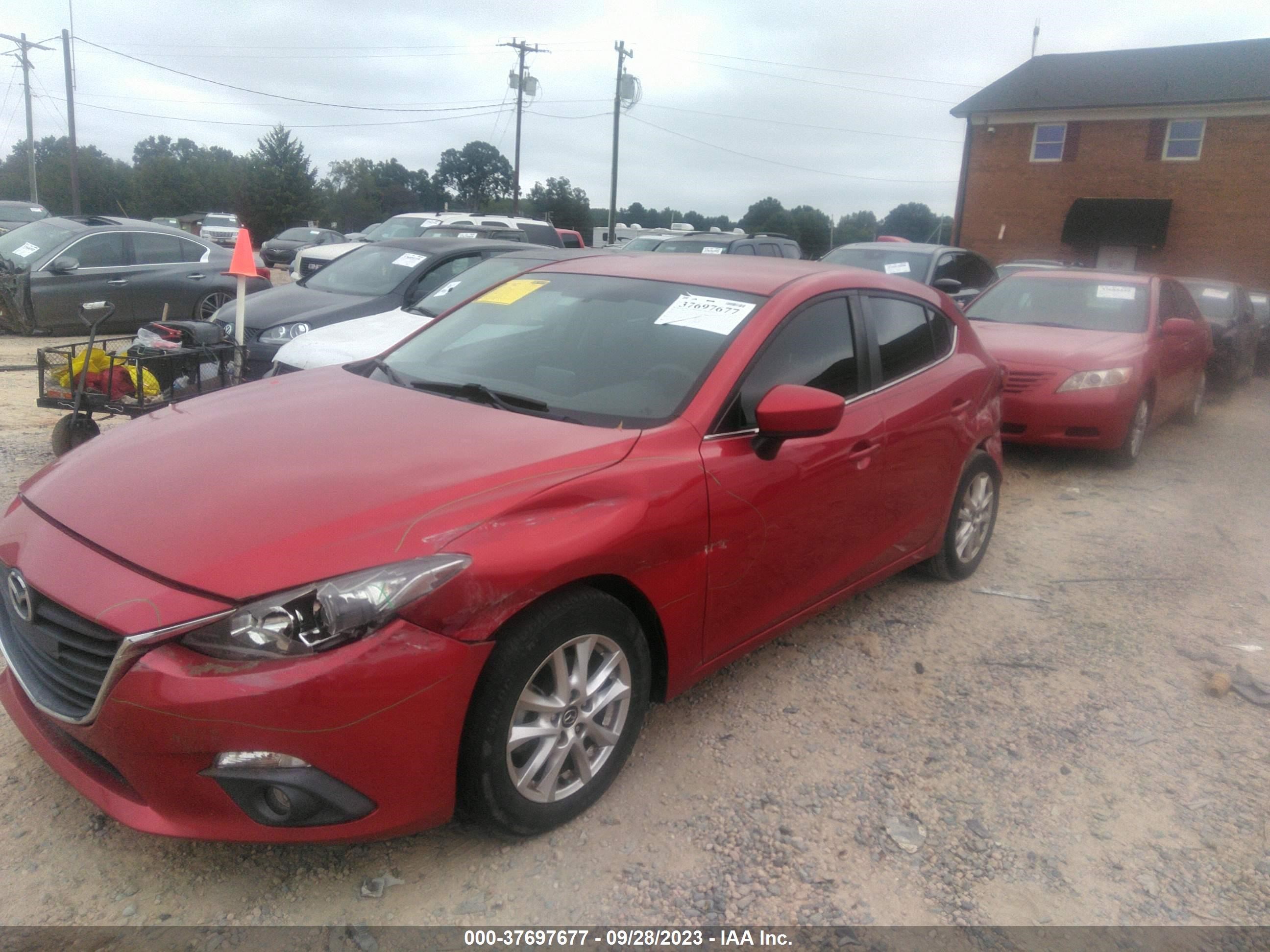 Photo 5 VIN: 3MZBM1L75FM186441 - MAZDA 3 