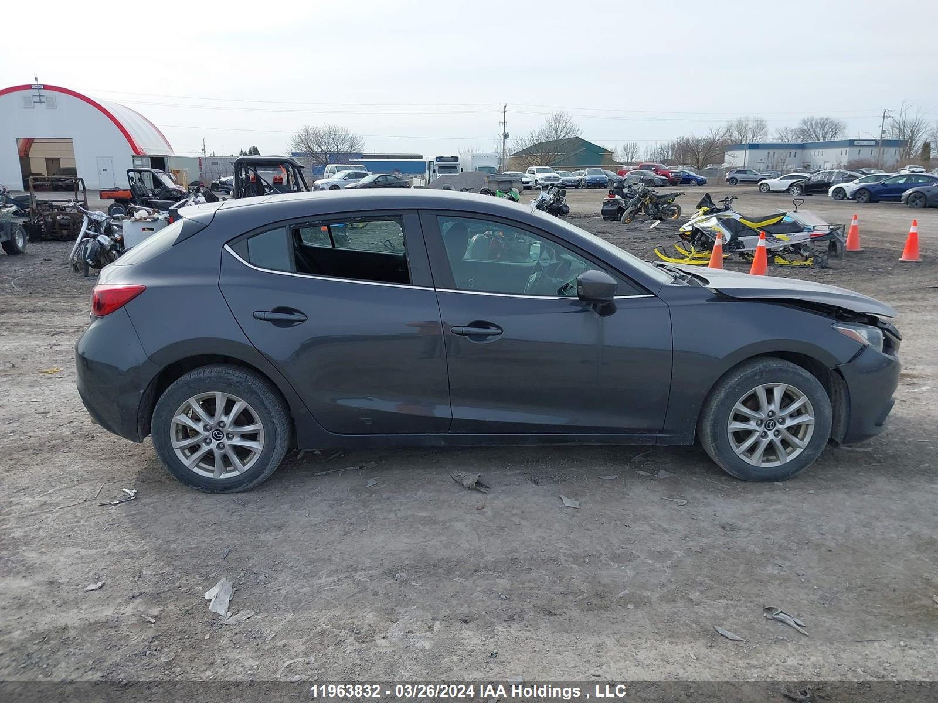 Photo 12 VIN: 3MZBM1L75GM324139 - MAZDA 3 