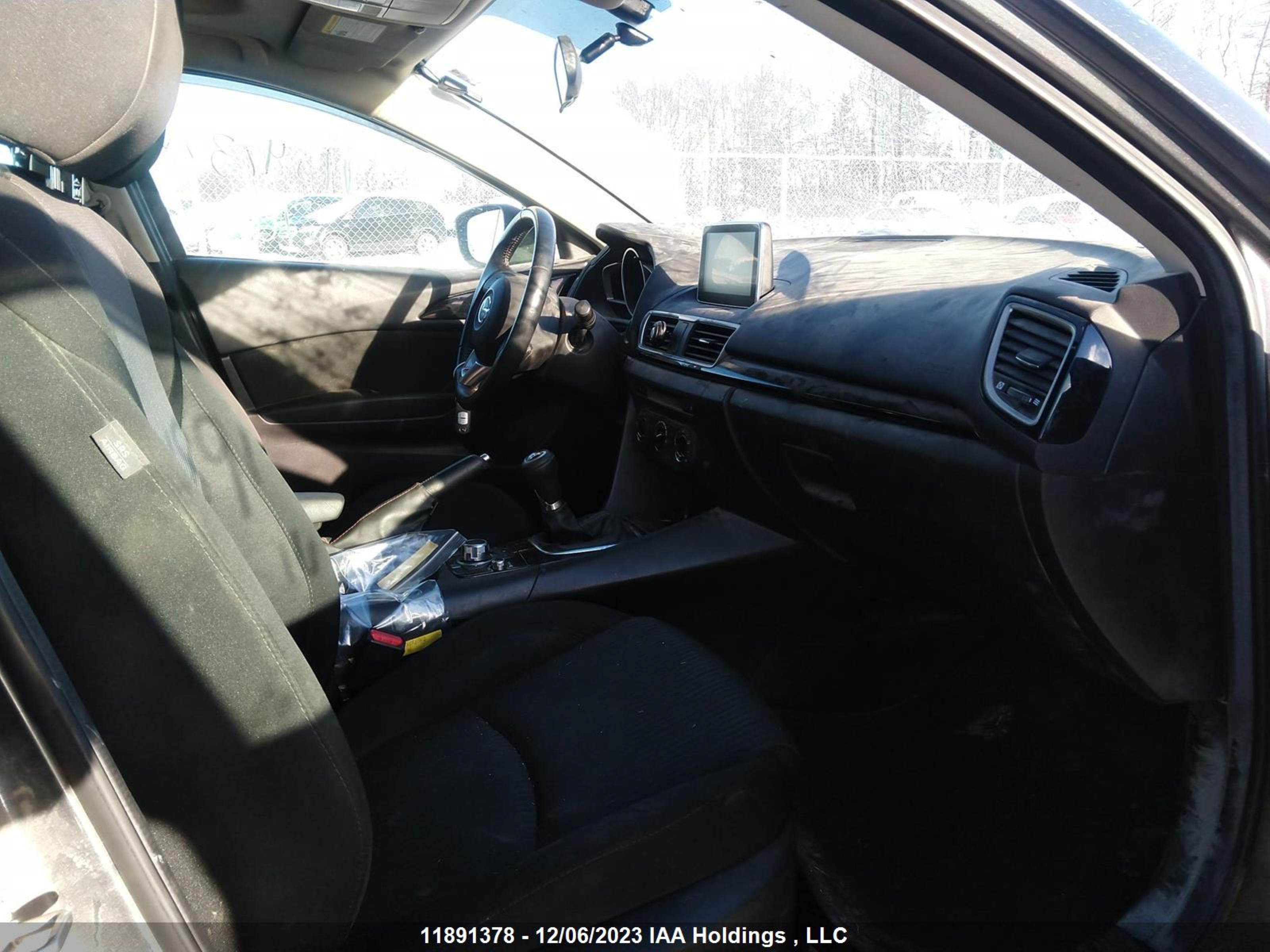 Photo 4 VIN: 3MZBM1L79GM314102 - MAZDA 3 