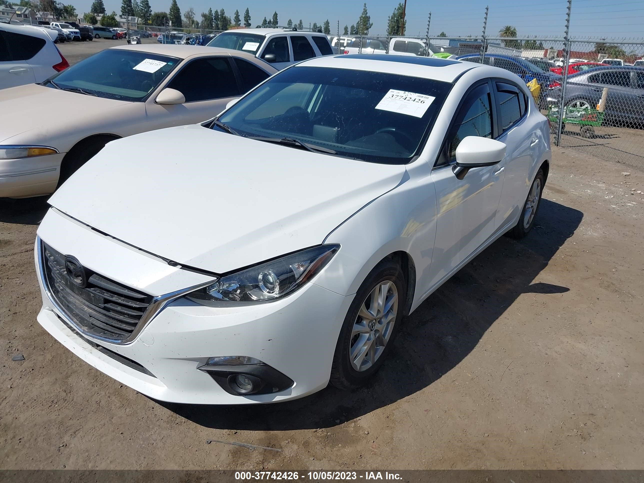 Photo 1 VIN: 3MZBM1M70GM321518 - MAZDA 3 