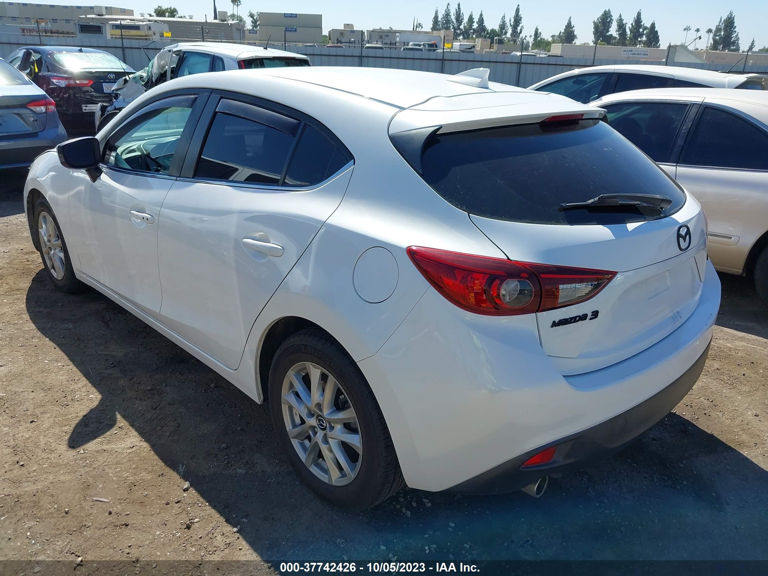 Photo 2 VIN: 3MZBM1M70GM321518 - MAZDA 3 