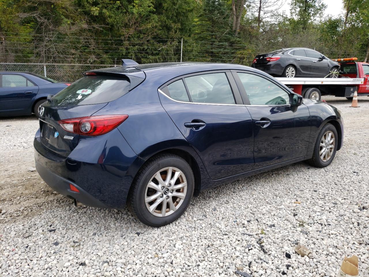 Photo 2 VIN: 3MZBM1M72FM233049 - MAZDA 3 