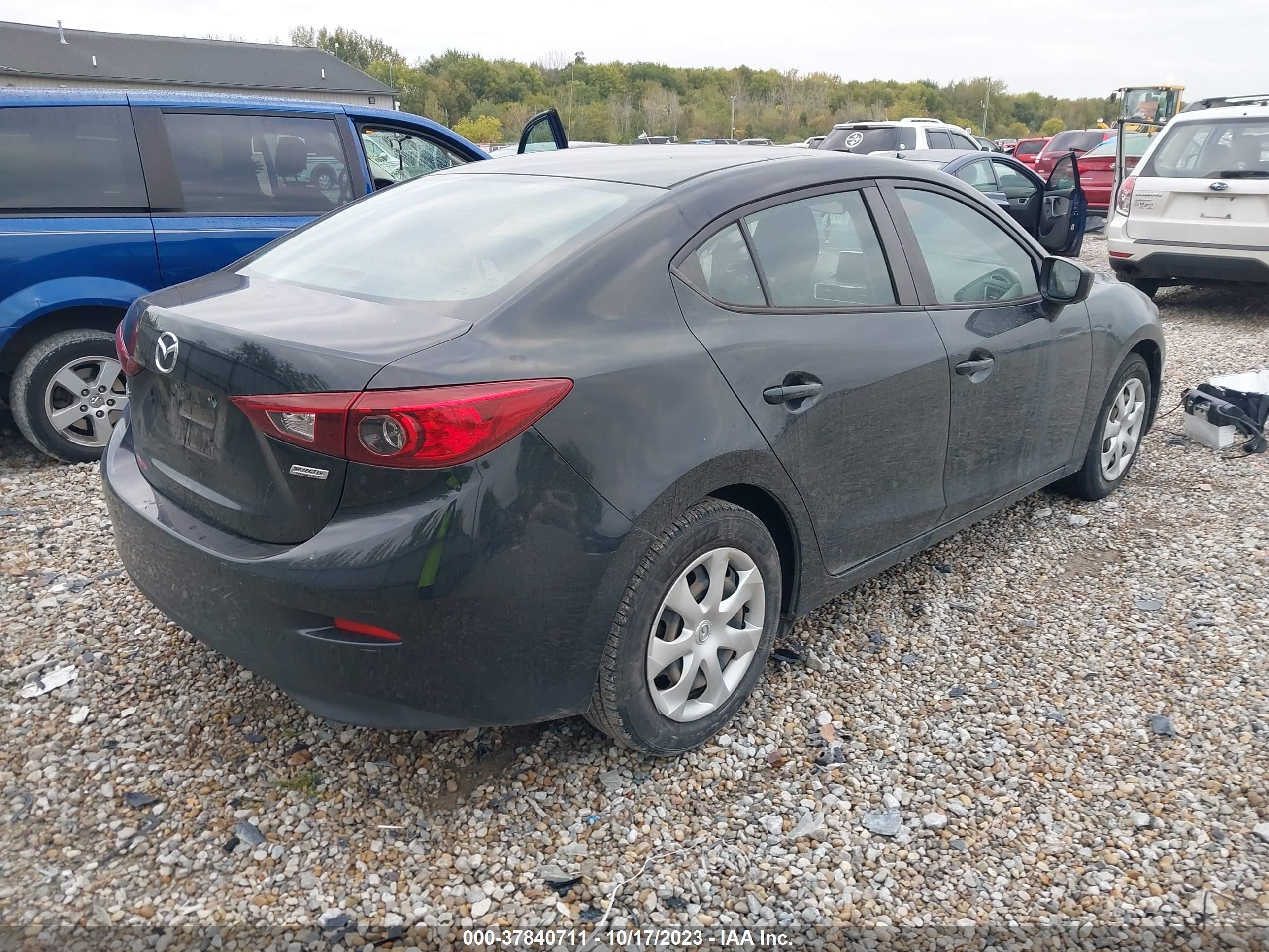 Photo 3 VIN: 3MZBM1T78GM316343 - MAZDA 3 