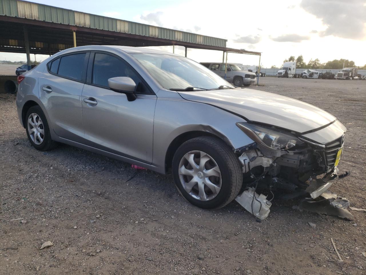 Photo 3 VIN: 3MZBM1T7XGM298573 - MAZDA 3 