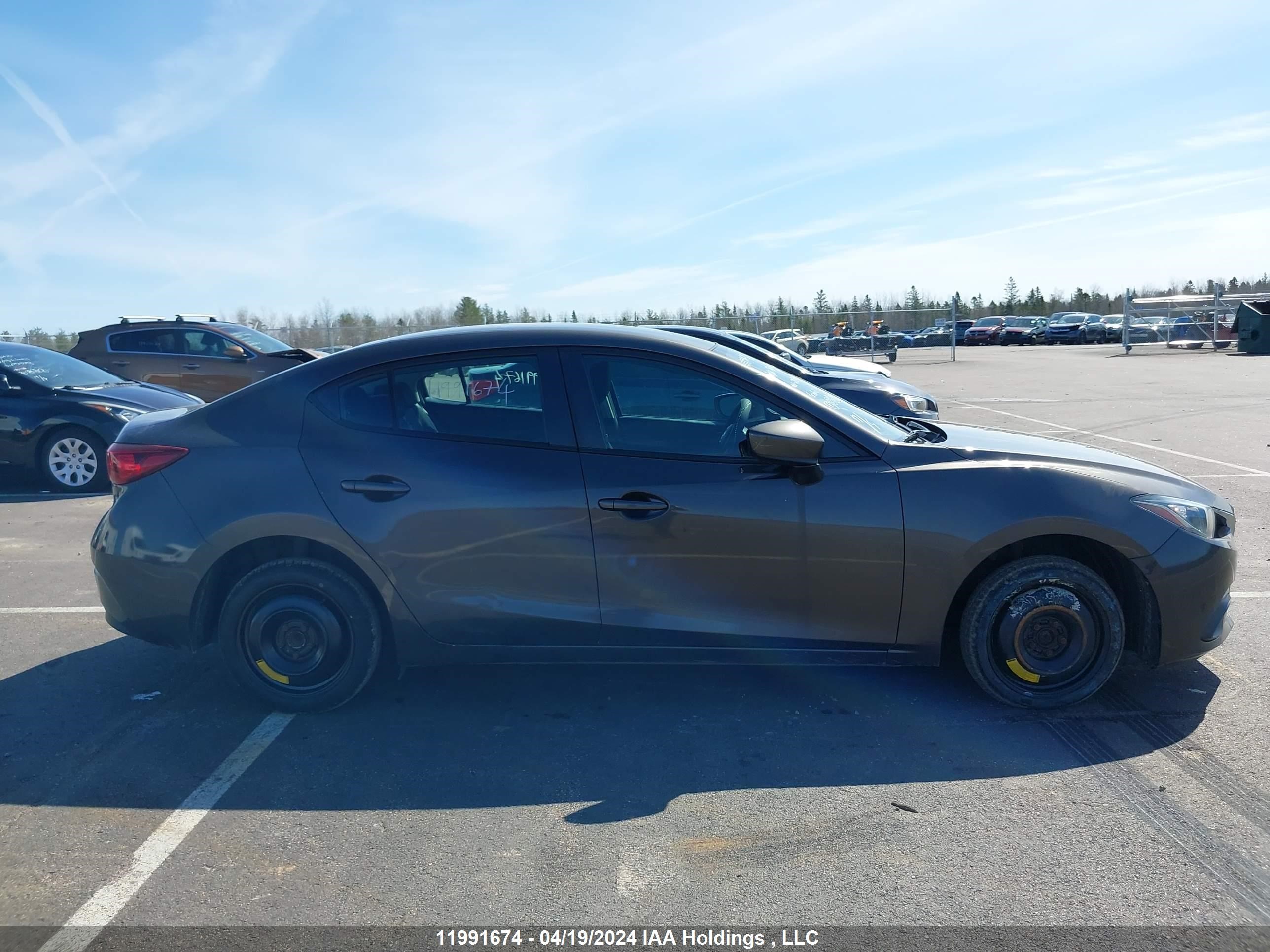 Photo 12 VIN: 3MZBM1U70GM294921 - MAZDA 3 