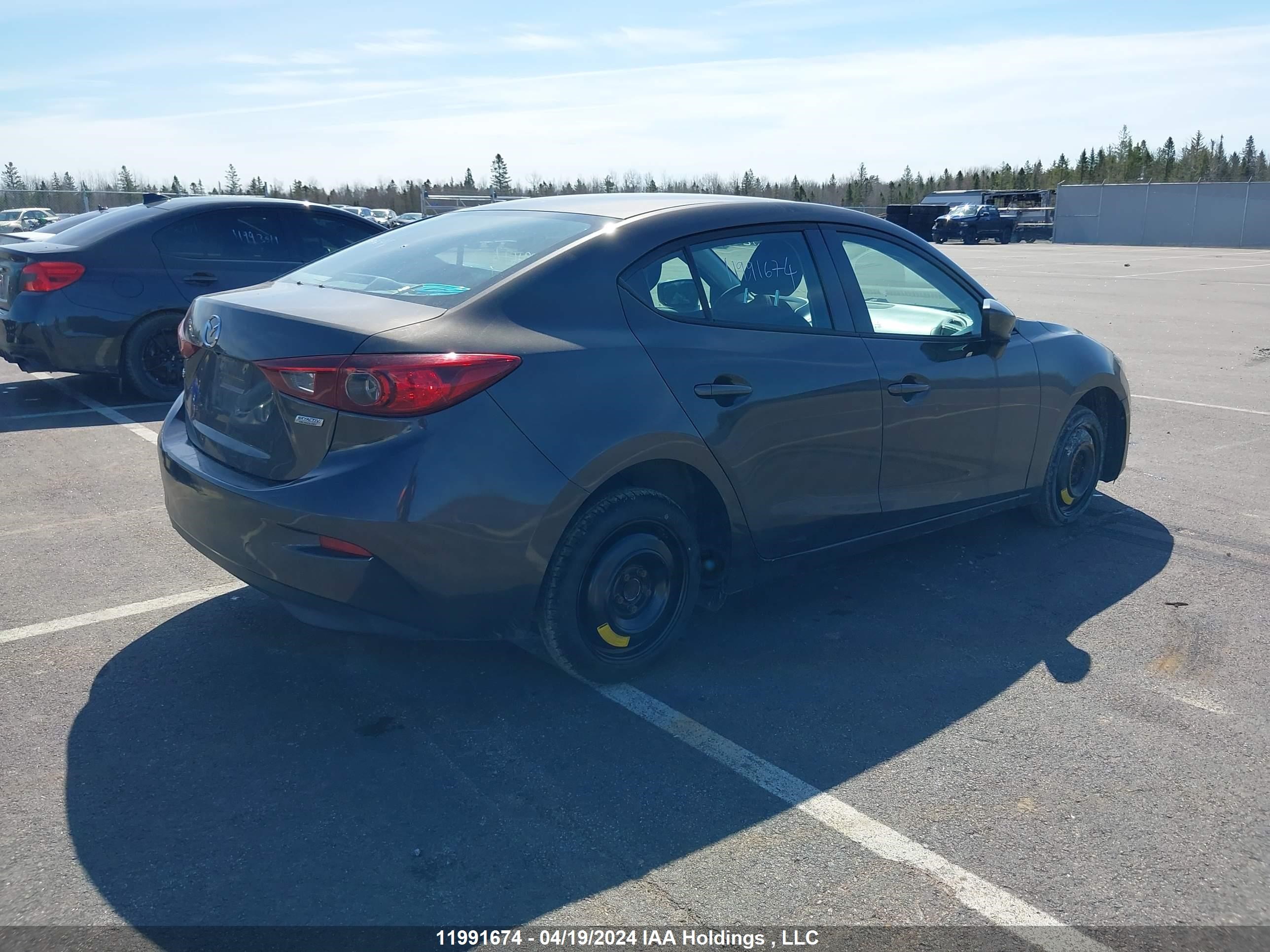 Photo 3 VIN: 3MZBM1U70GM294921 - MAZDA 3 