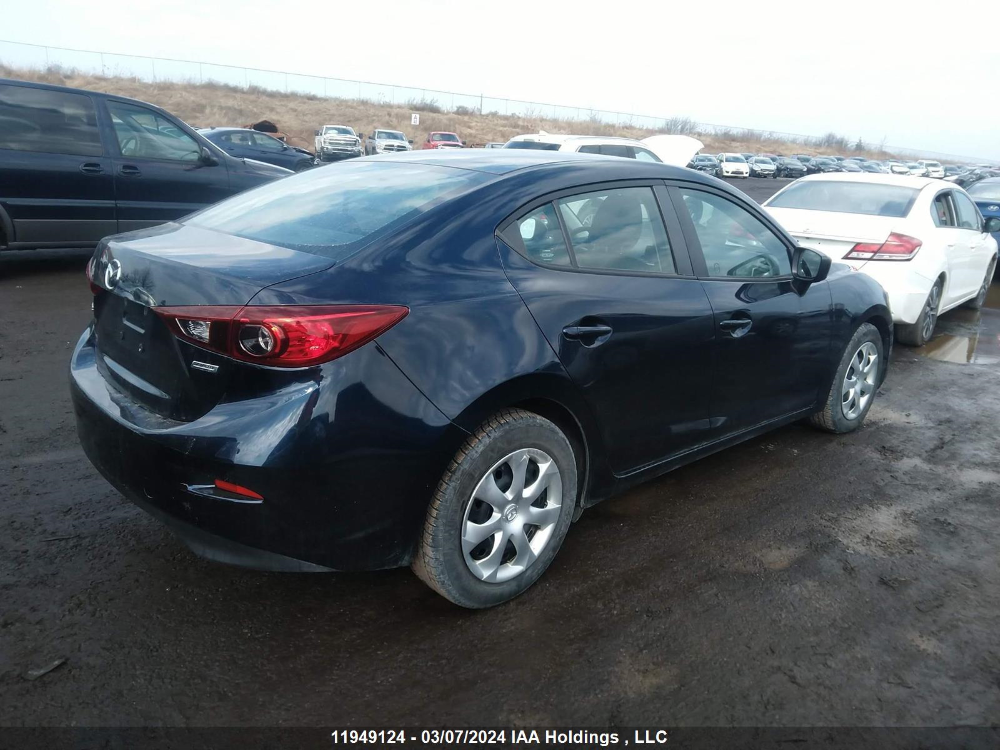 Photo 3 VIN: 3MZBM1U71FM234838 - MAZDA 3 