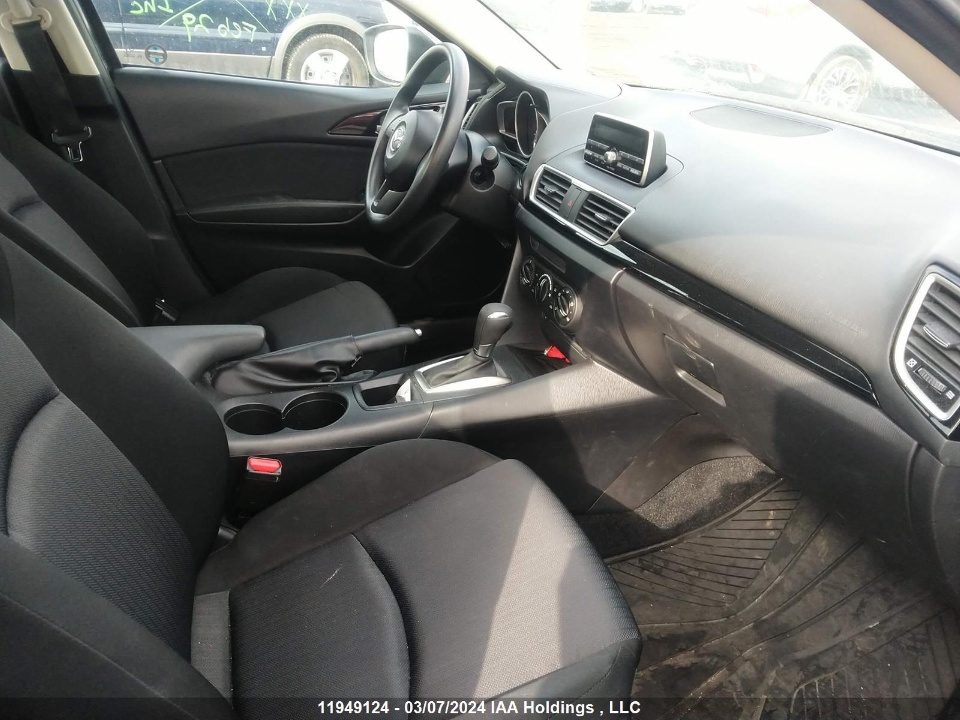 Photo 4 VIN: 3MZBM1U71FM234838 - MAZDA 3 