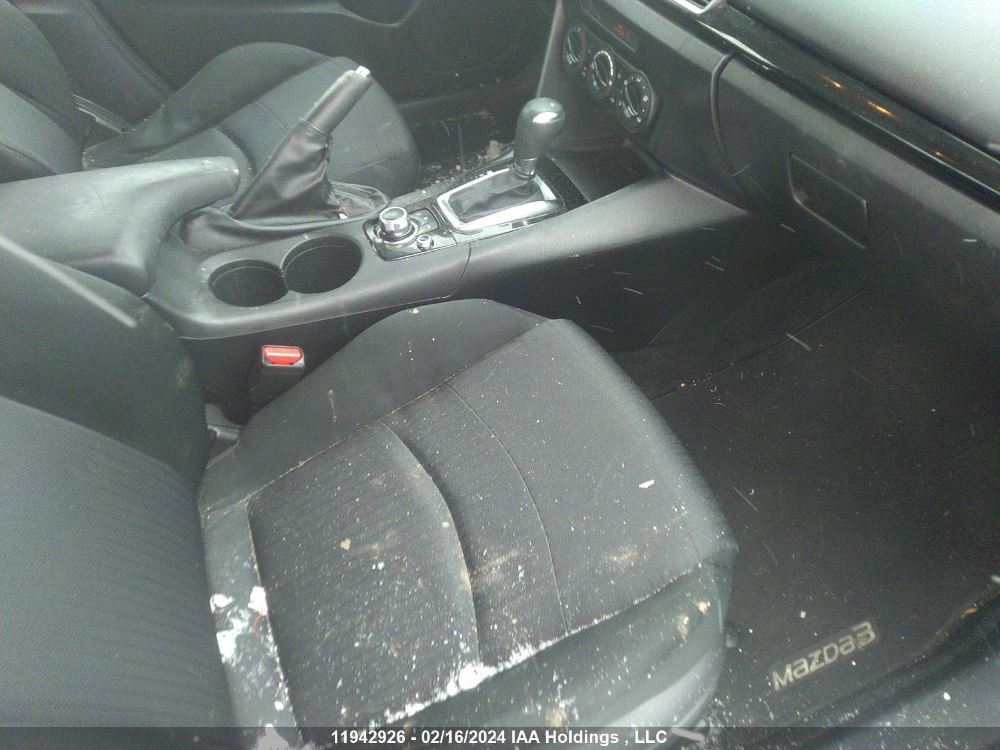 Photo 4 VIN: 3MZBM1U71GM271843 - MAZDA 3 