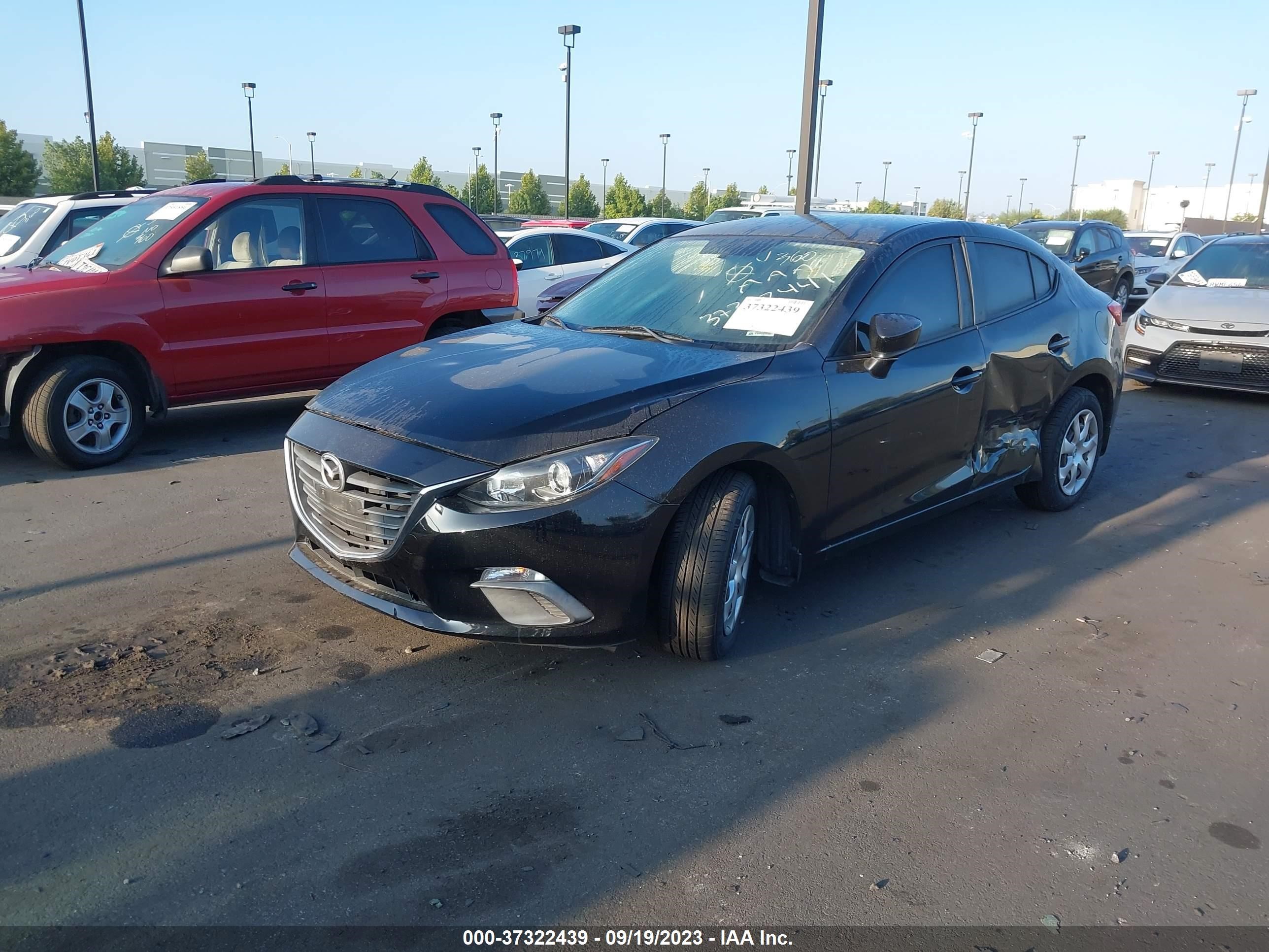 Photo 1 VIN: 3MZBM1U72FM228983 - MAZDA 3 