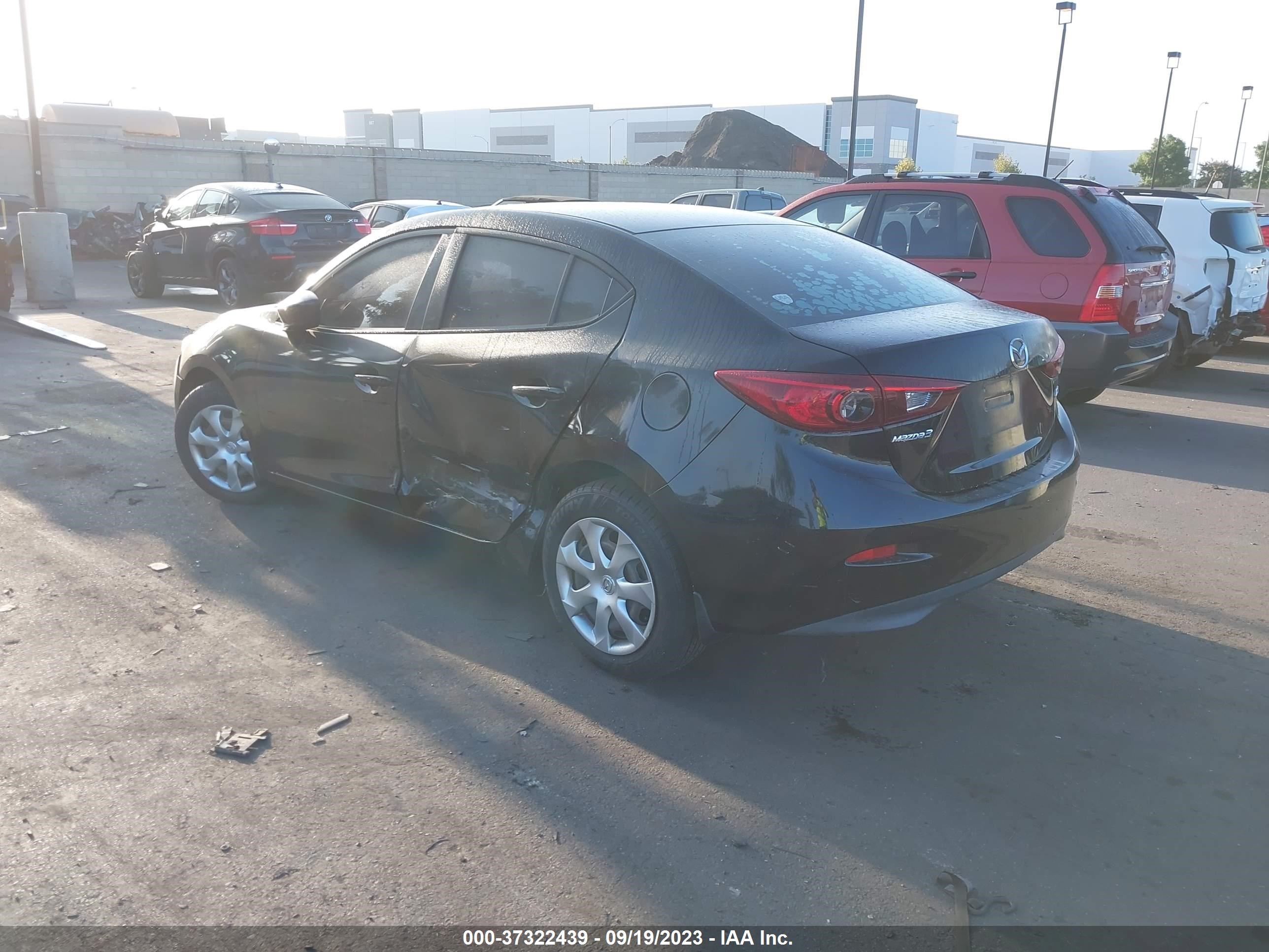 Photo 2 VIN: 3MZBM1U72FM228983 - MAZDA 3 