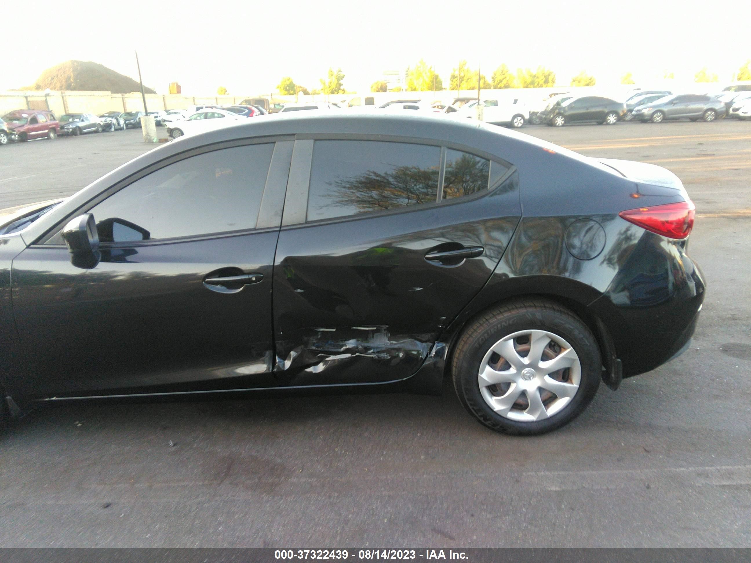 Photo 5 VIN: 3MZBM1U72FM228983 - MAZDA 3 