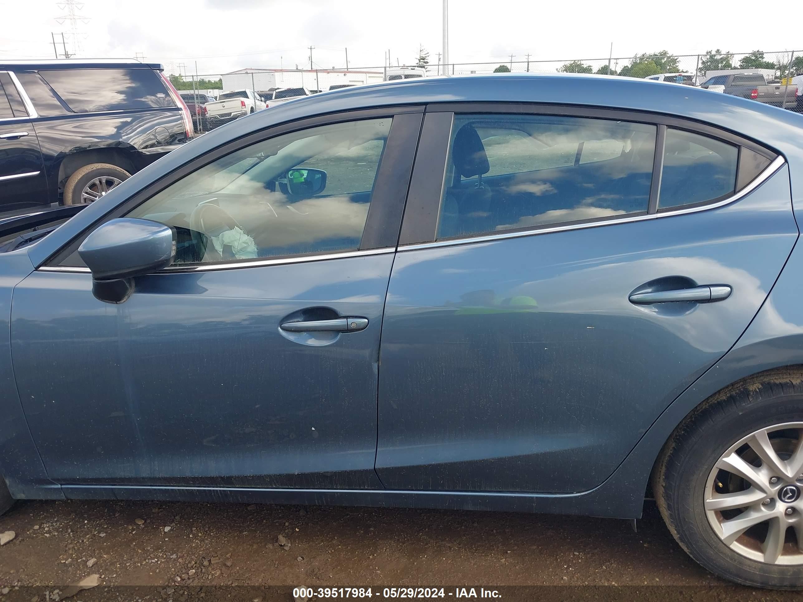 Photo 13 VIN: 3MZBM1U72GM257787 - MAZDA 3 