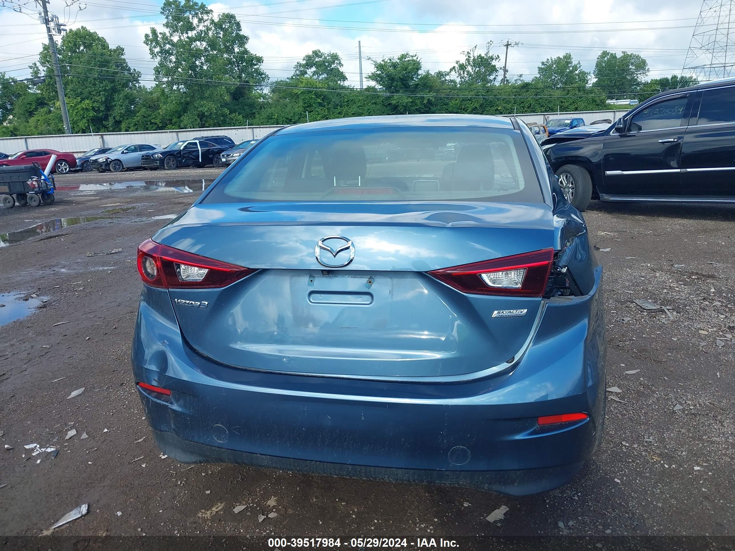 Photo 15 VIN: 3MZBM1U72GM257787 - MAZDA 3 