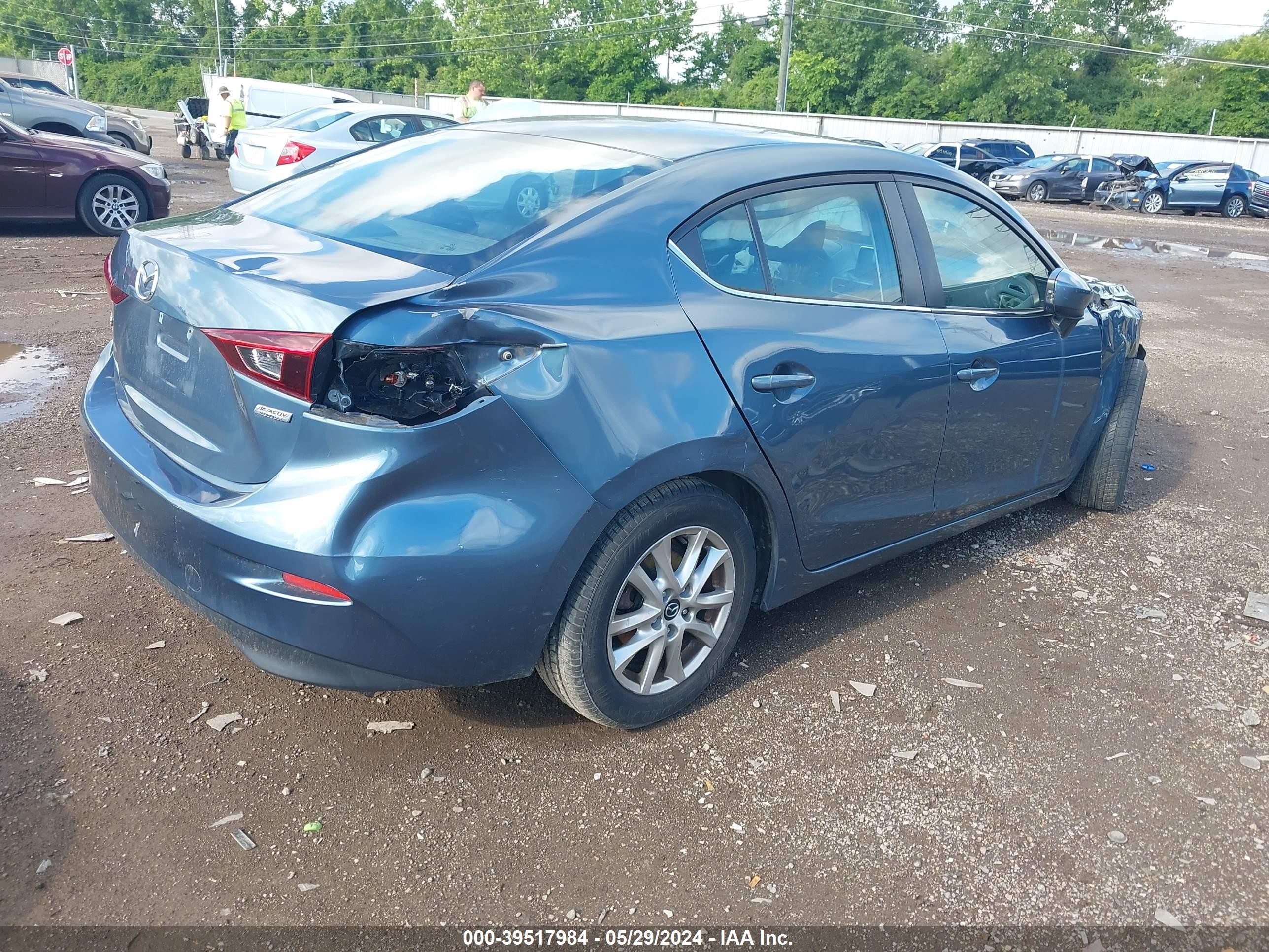 Photo 3 VIN: 3MZBM1U72GM257787 - MAZDA 3 