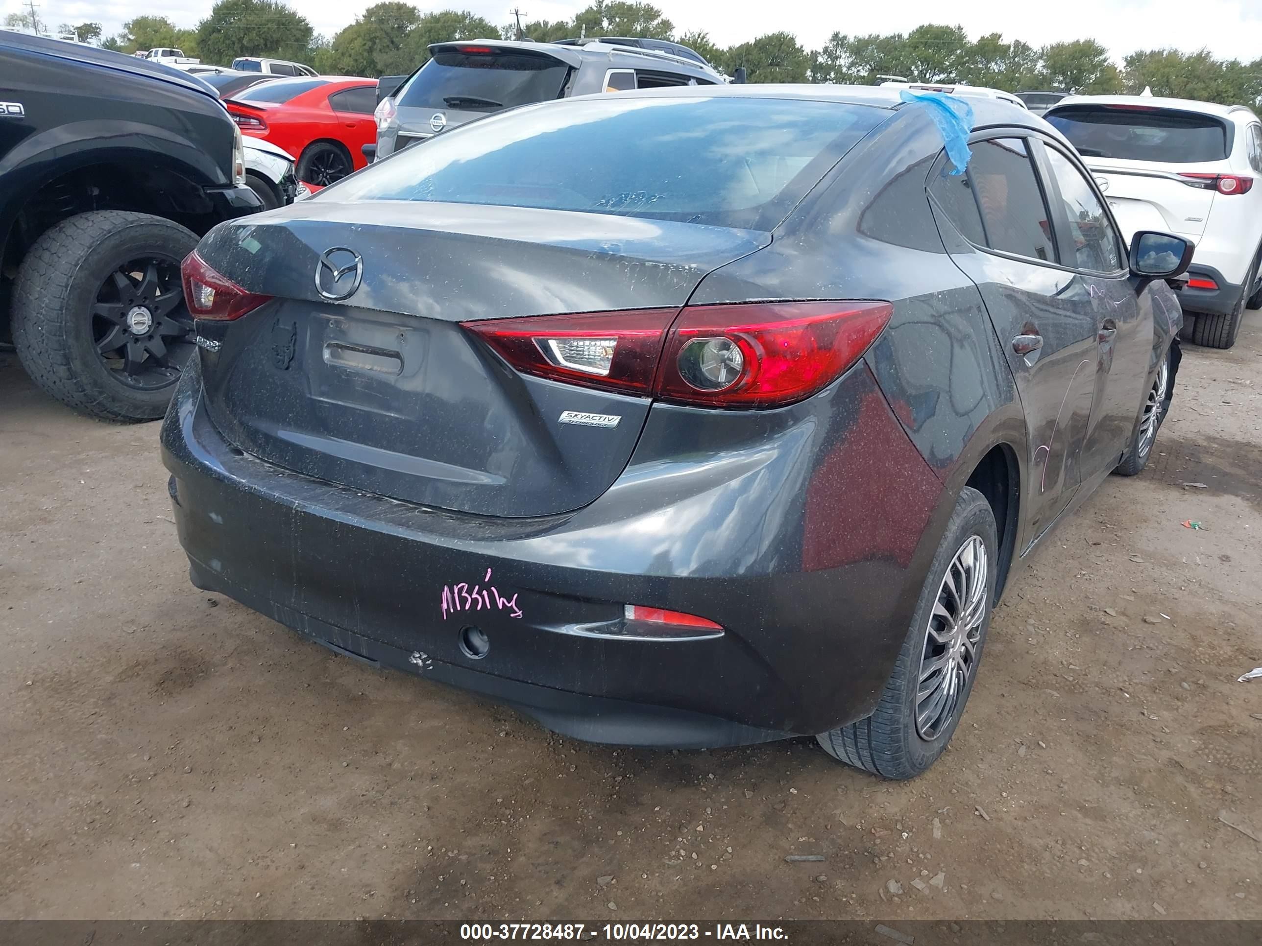 Photo 3 VIN: 3MZBM1U73FM130366 - MAZDA 3 