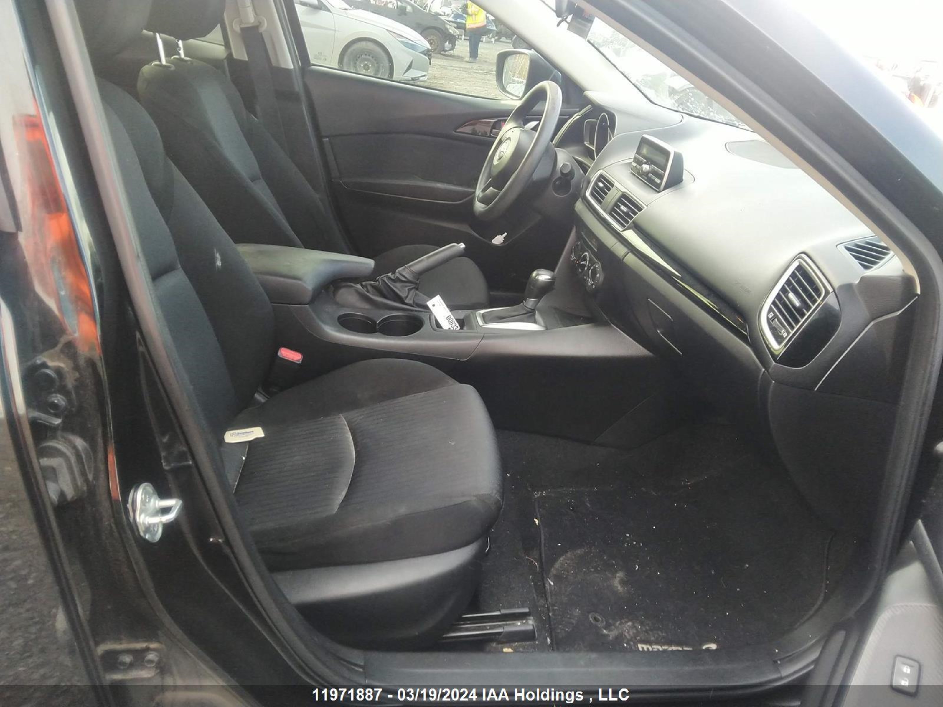 Photo 4 VIN: 3MZBM1U74EM106740 - MAZDA 3 