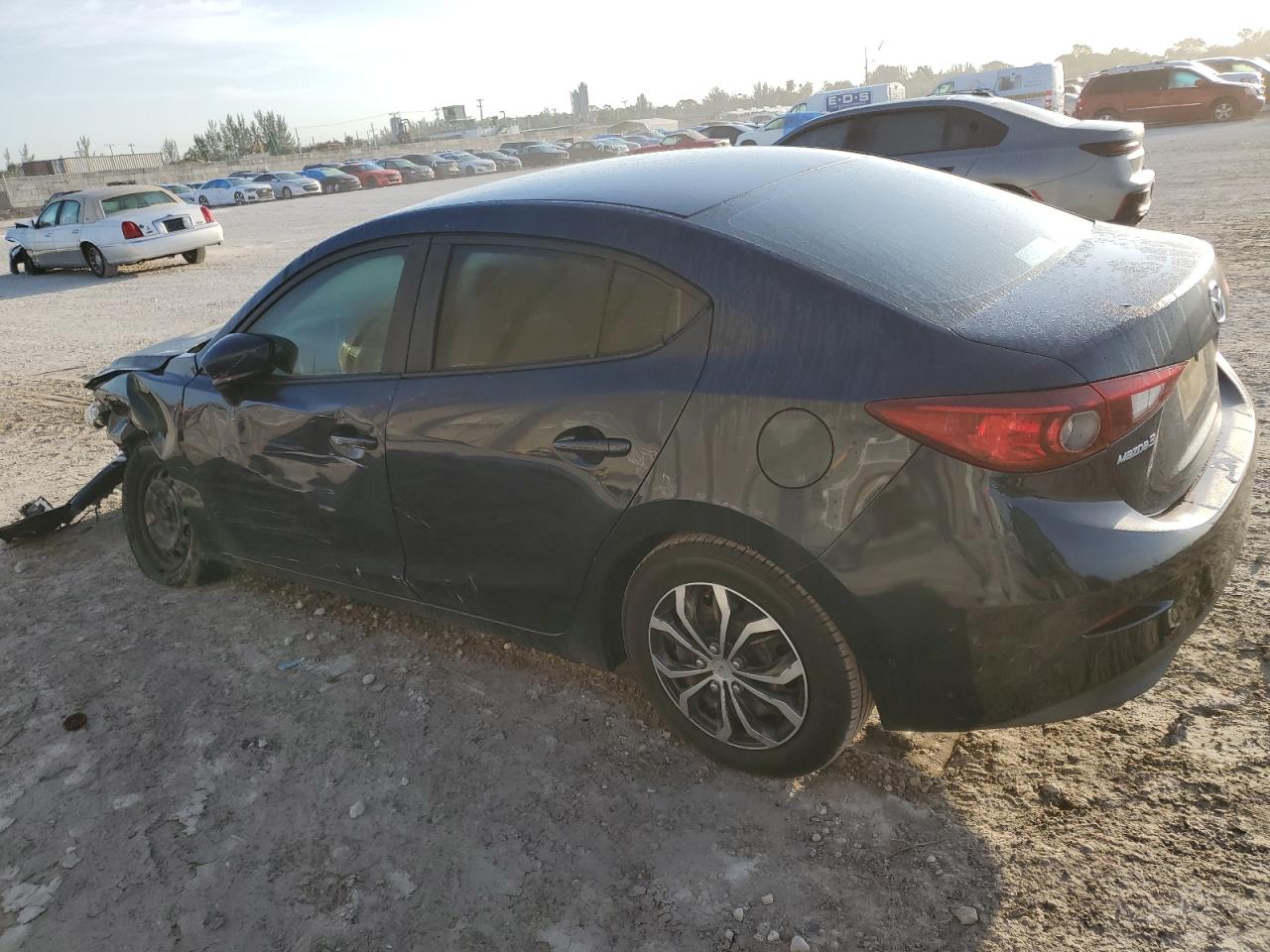 Photo 1 VIN: 3MZBM1U76FM182316 - MAZDA 3 