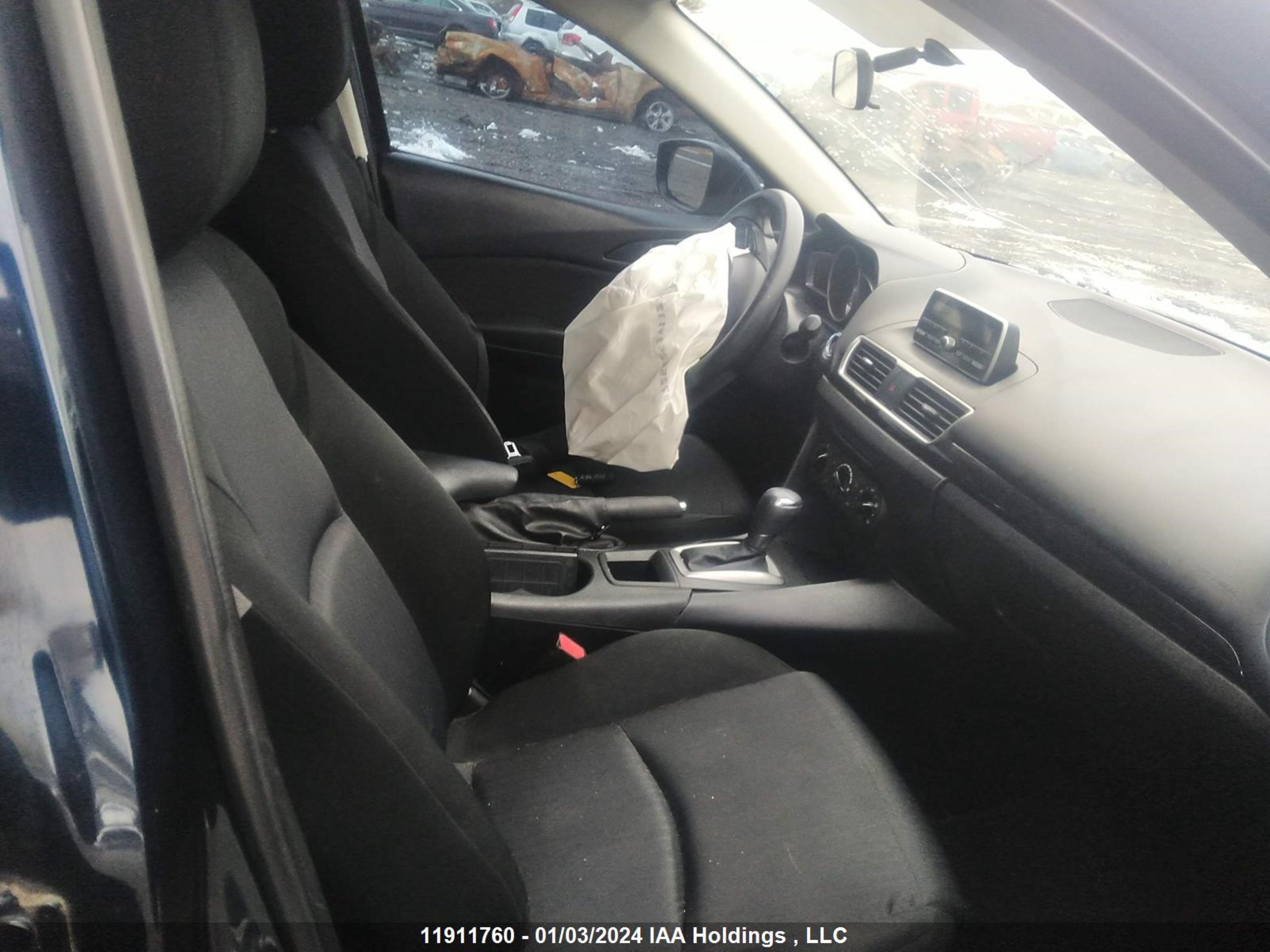 Photo 4 VIN: 3MZBM1U76FM201494 - MAZDA 3 