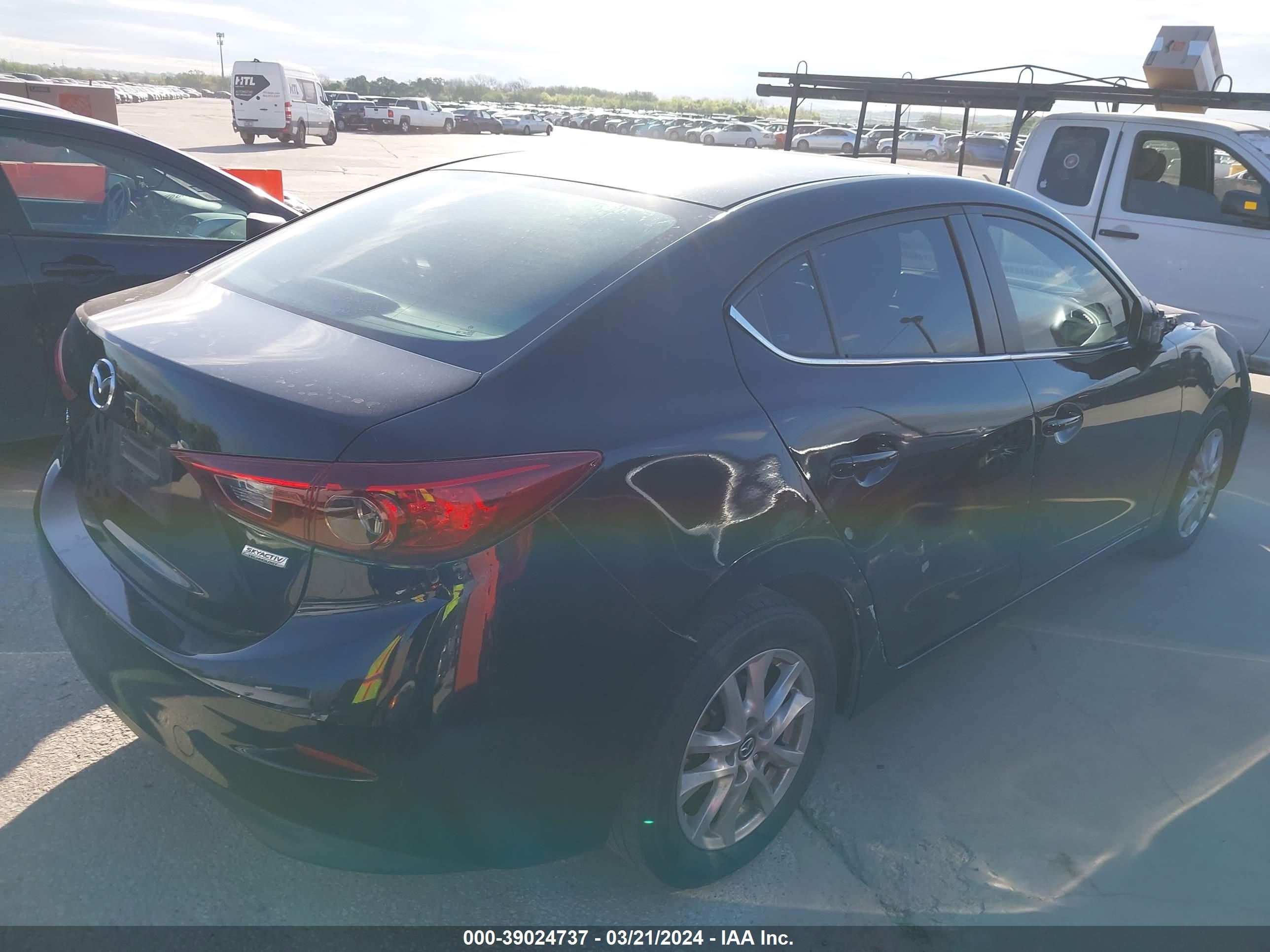 Photo 3 VIN: 3MZBM1U7XGM250909 - MAZDA 3 