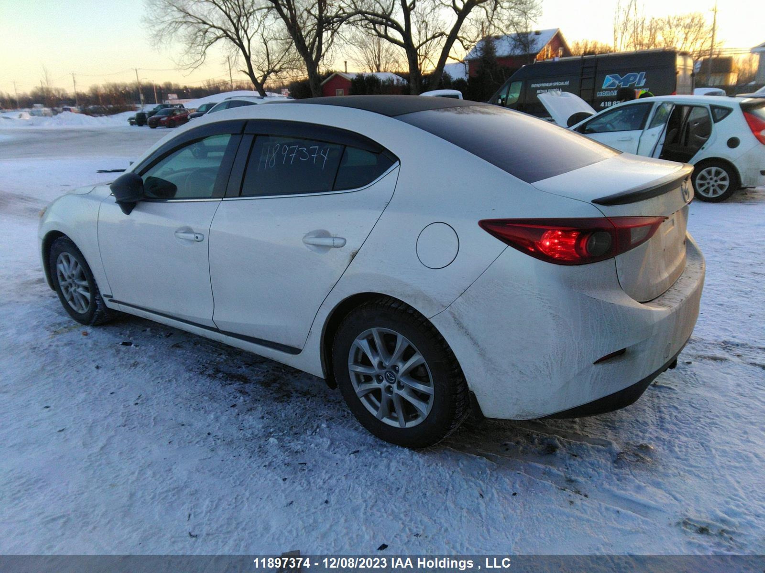 Photo 2 VIN: 3MZBM1V70EM122853 - MAZDA 3 