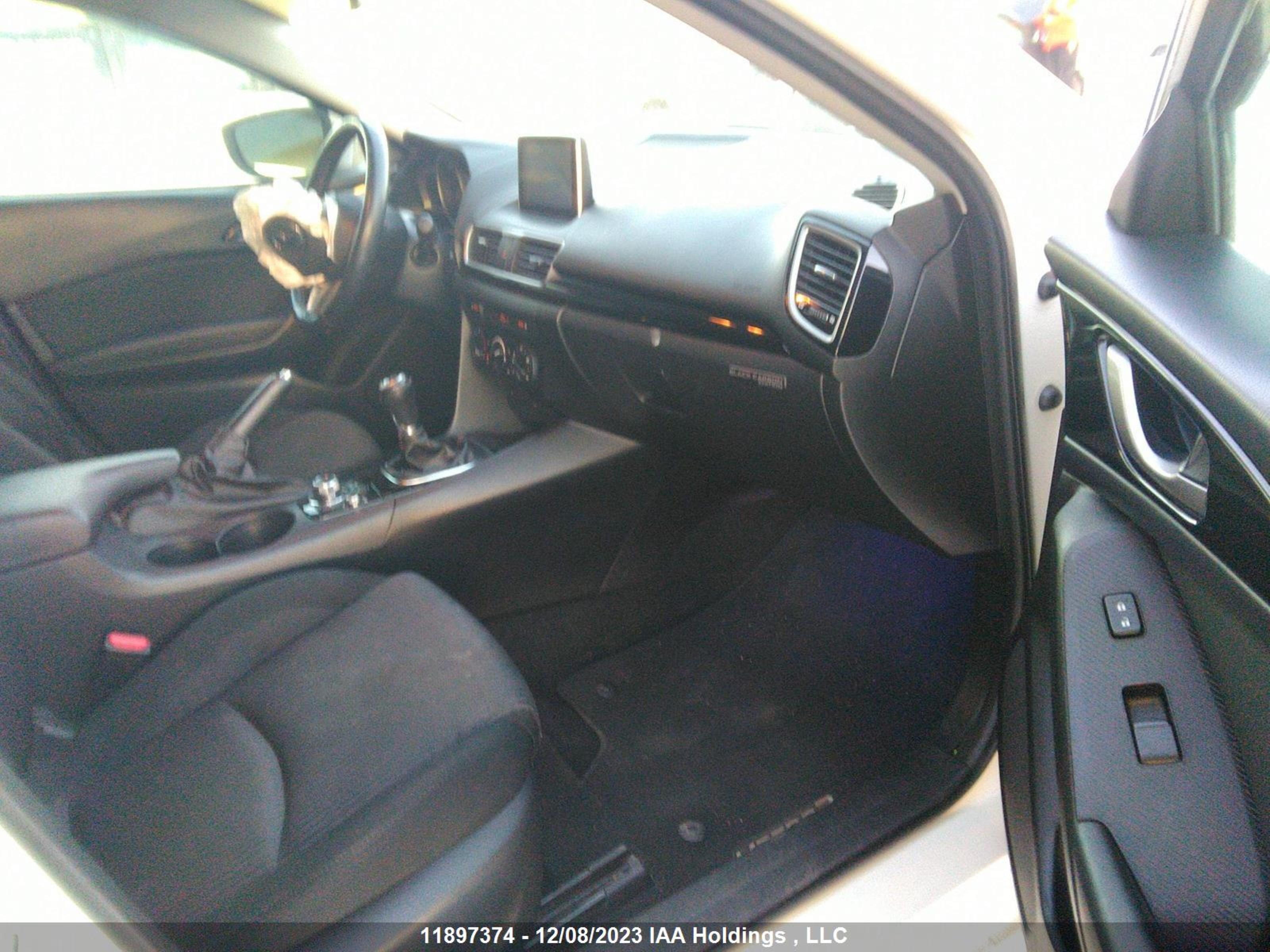 Photo 4 VIN: 3MZBM1V70EM122853 - MAZDA 3 