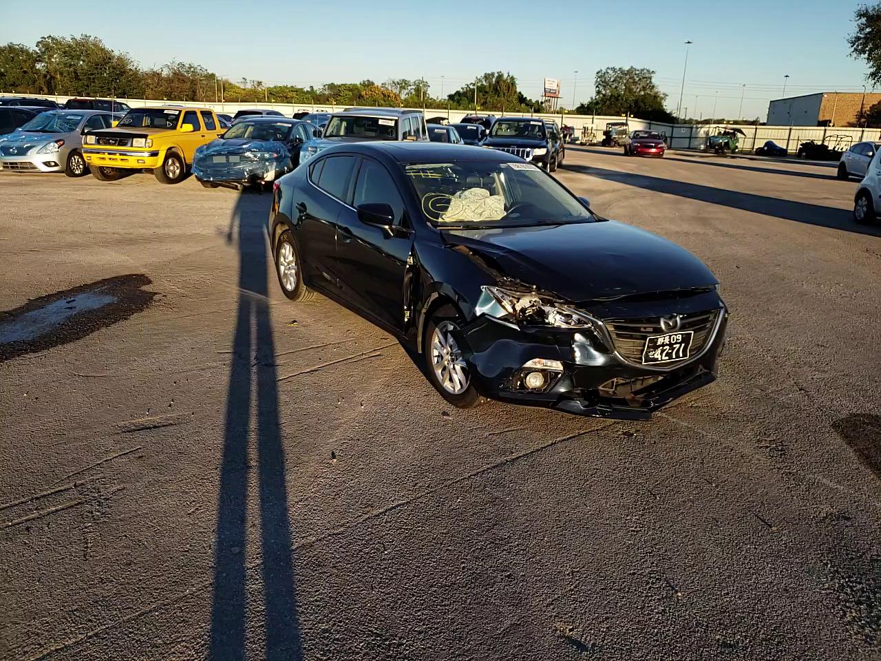 Photo 10 VIN: 3MZBM1V70GM243143 - MAZDA 3 