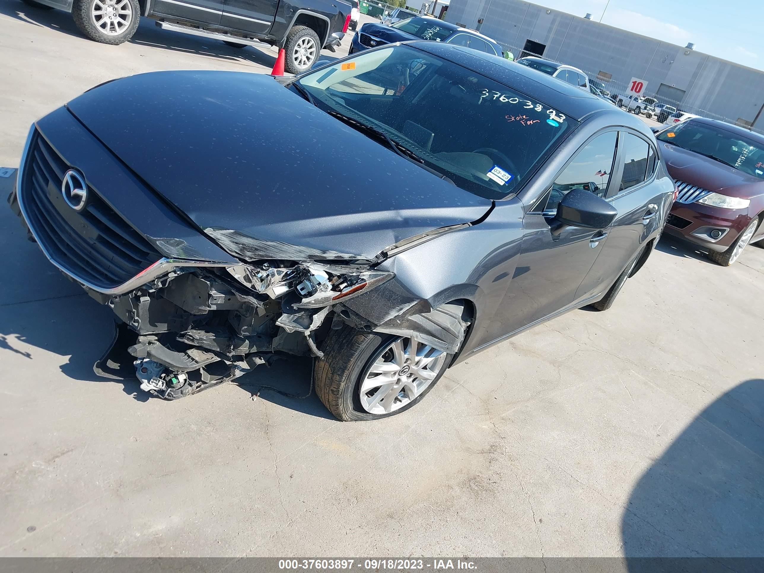 Photo 1 VIN: 3MZBM1V71FM141512 - MAZDA 3 