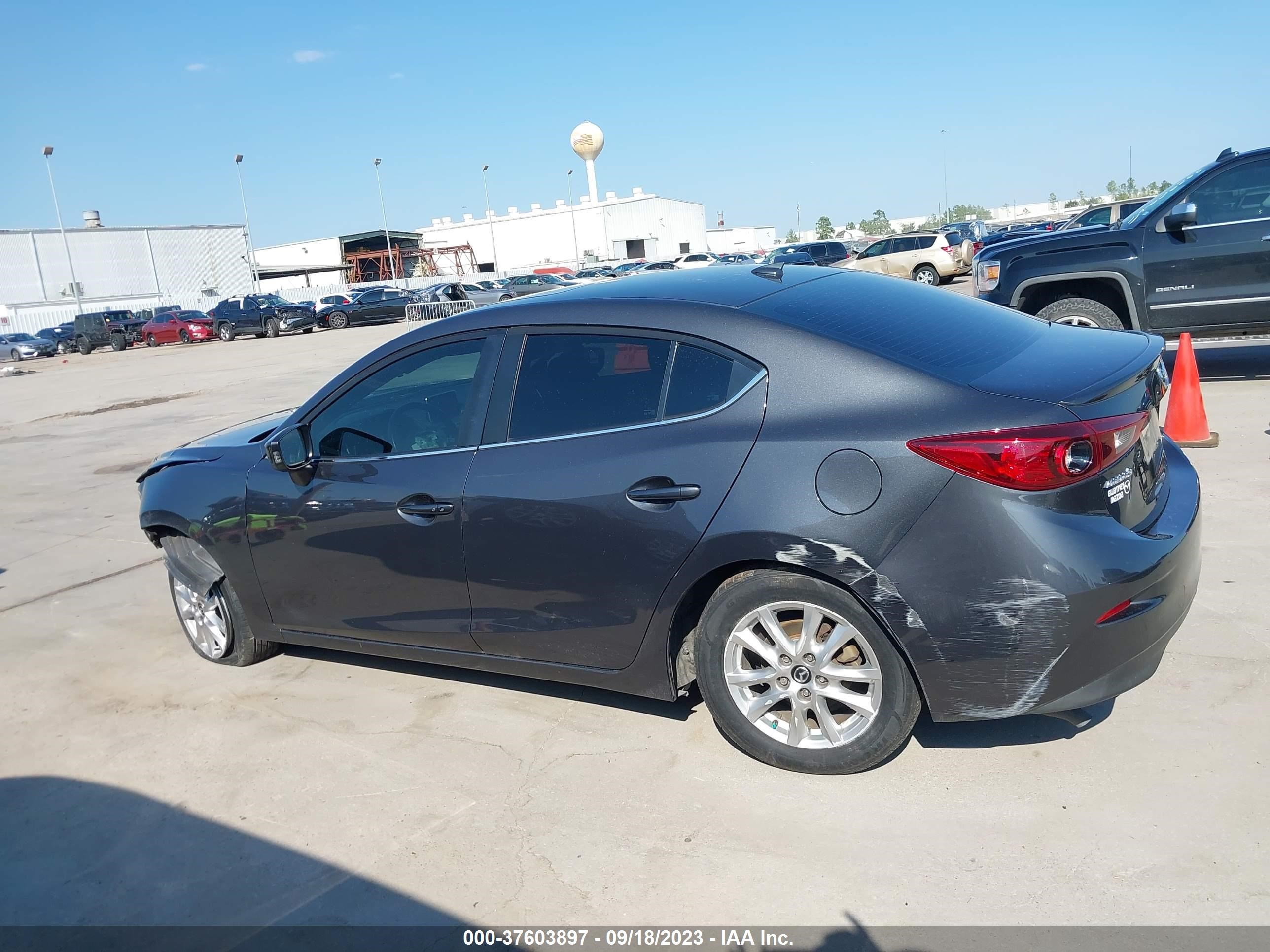 Photo 13 VIN: 3MZBM1V71FM141512 - MAZDA 3 