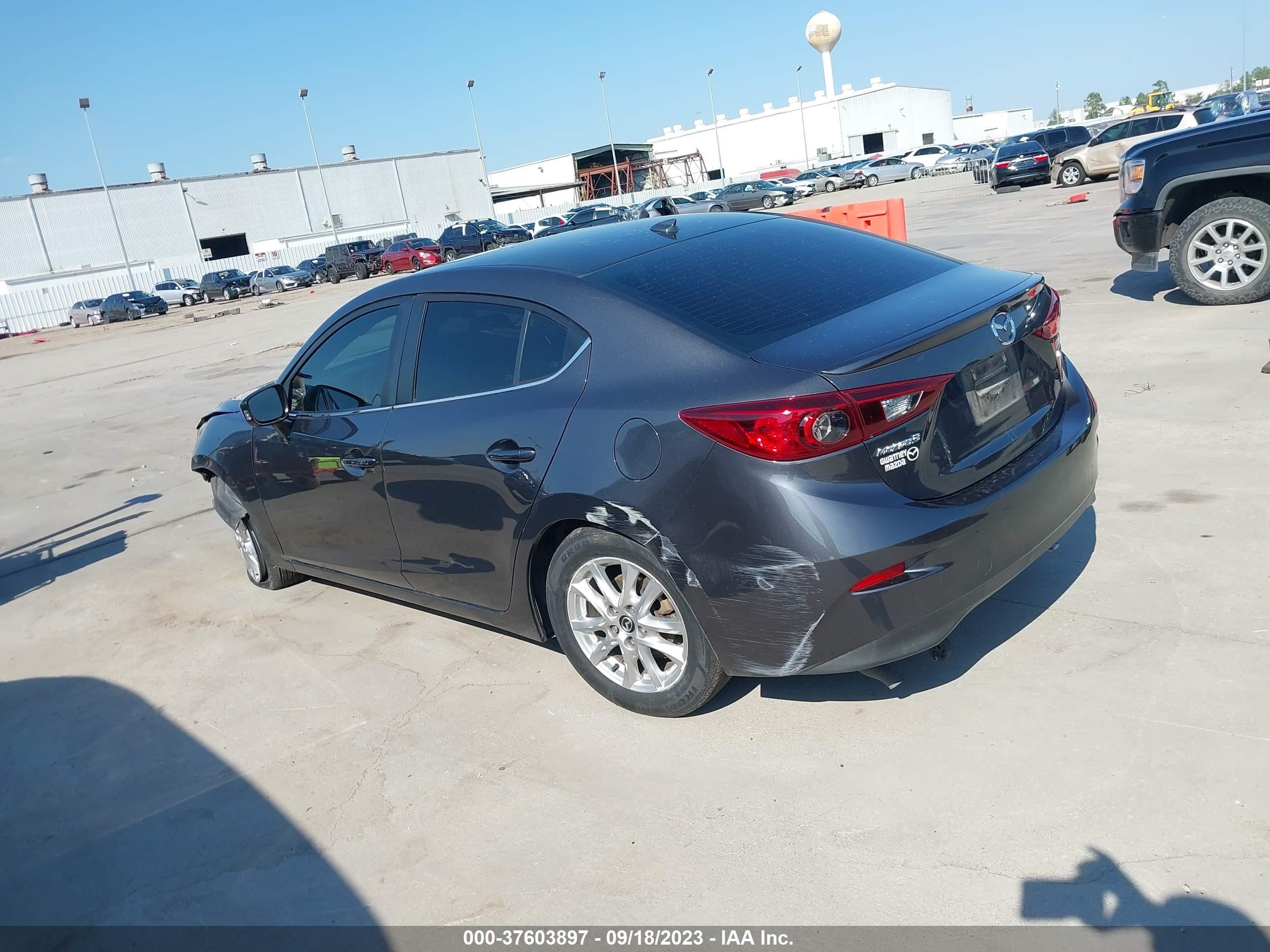 Photo 2 VIN: 3MZBM1V71FM141512 - MAZDA 3 