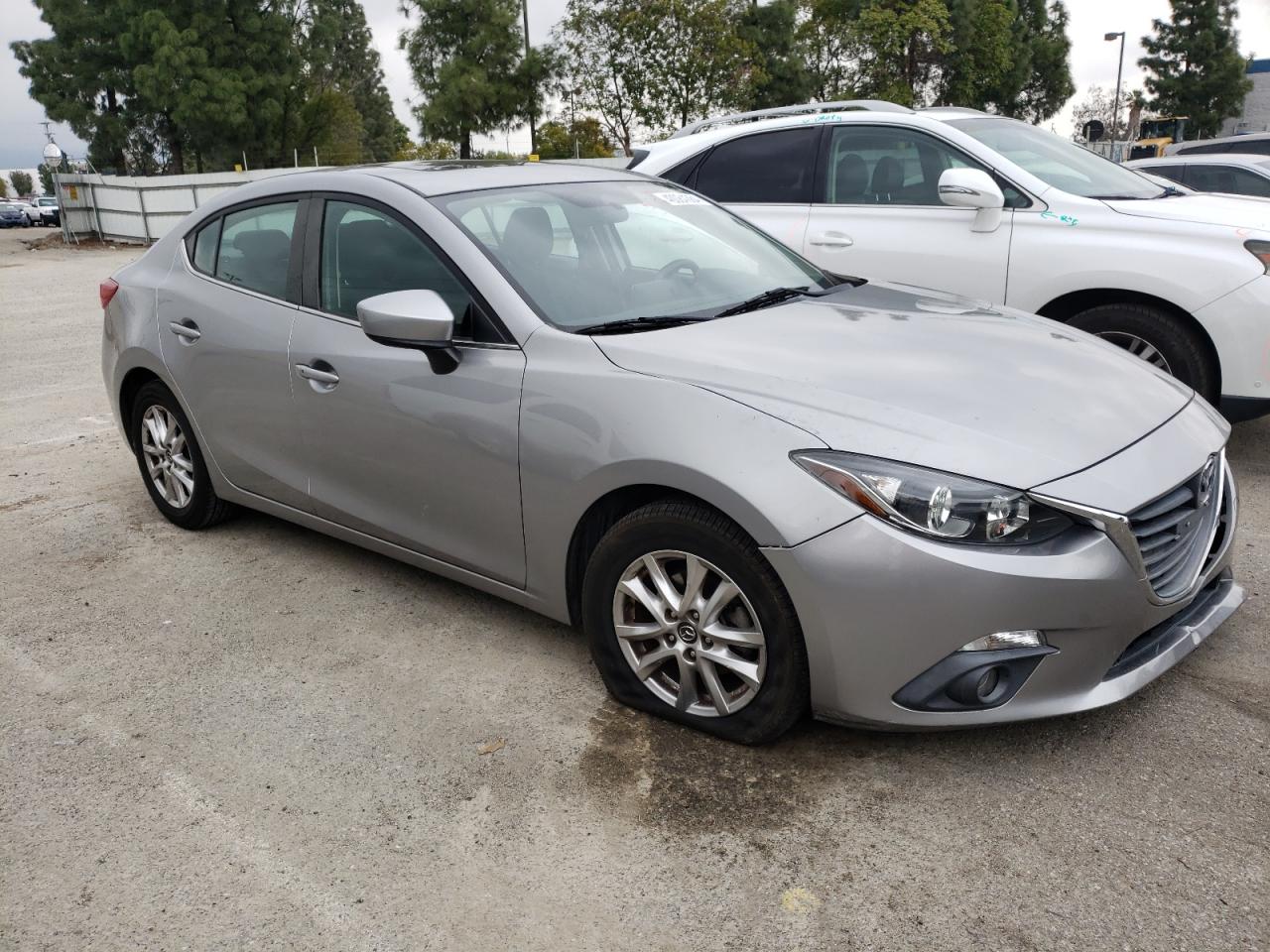 Photo 3 VIN: 3MZBM1V71FM223210 - MAZDA 3 