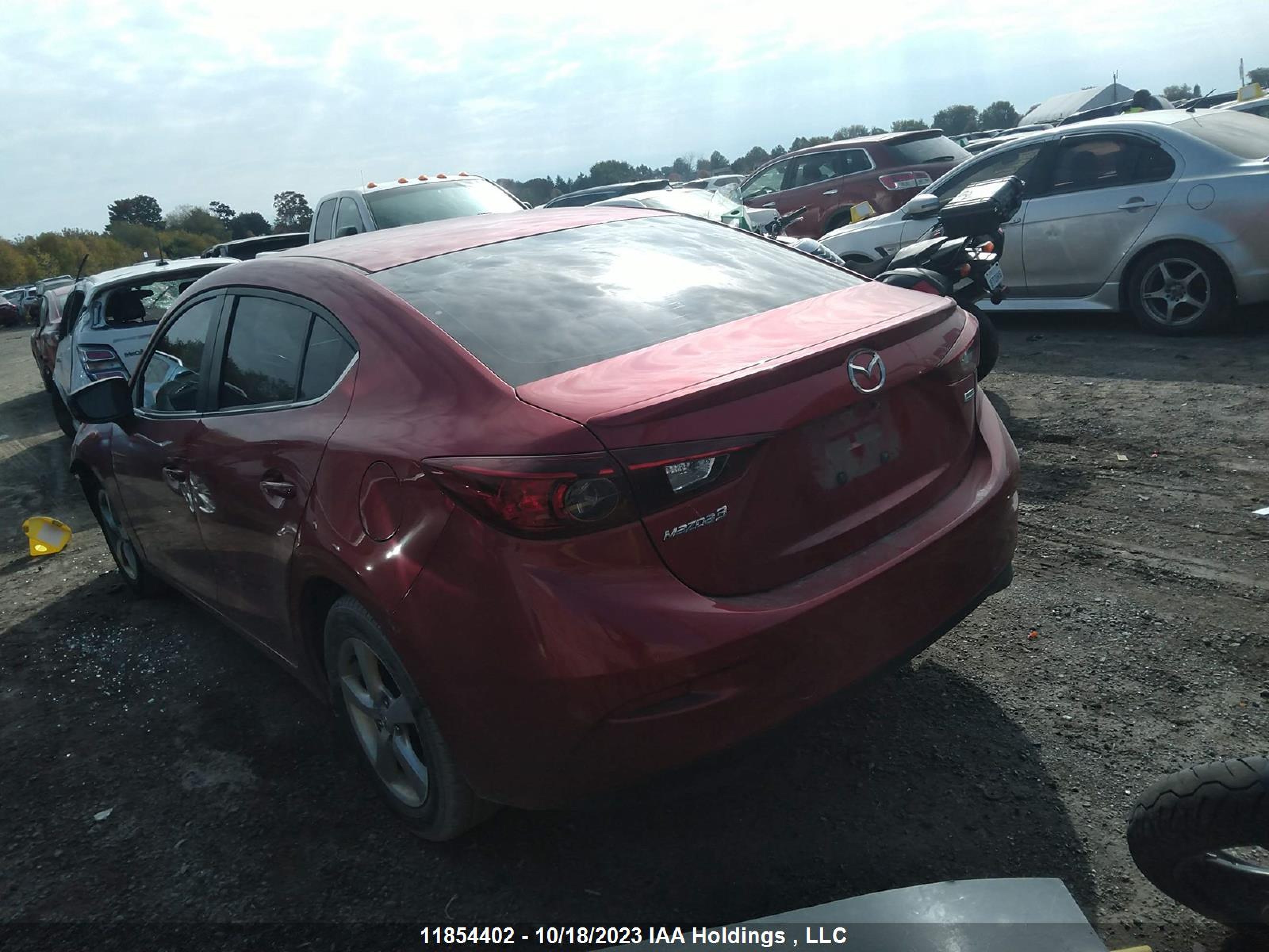 Photo 2 VIN: 3MZBM1V72FM217514 - MAZDA 3 